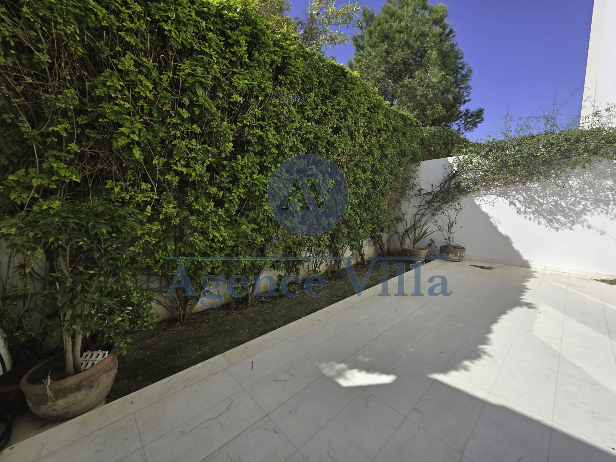 La Marsa&nbsp;Gammart&nbsp;Location&nbsp;Appart. 5 pi�ces+&nbsp;Triplex s5 meubl�