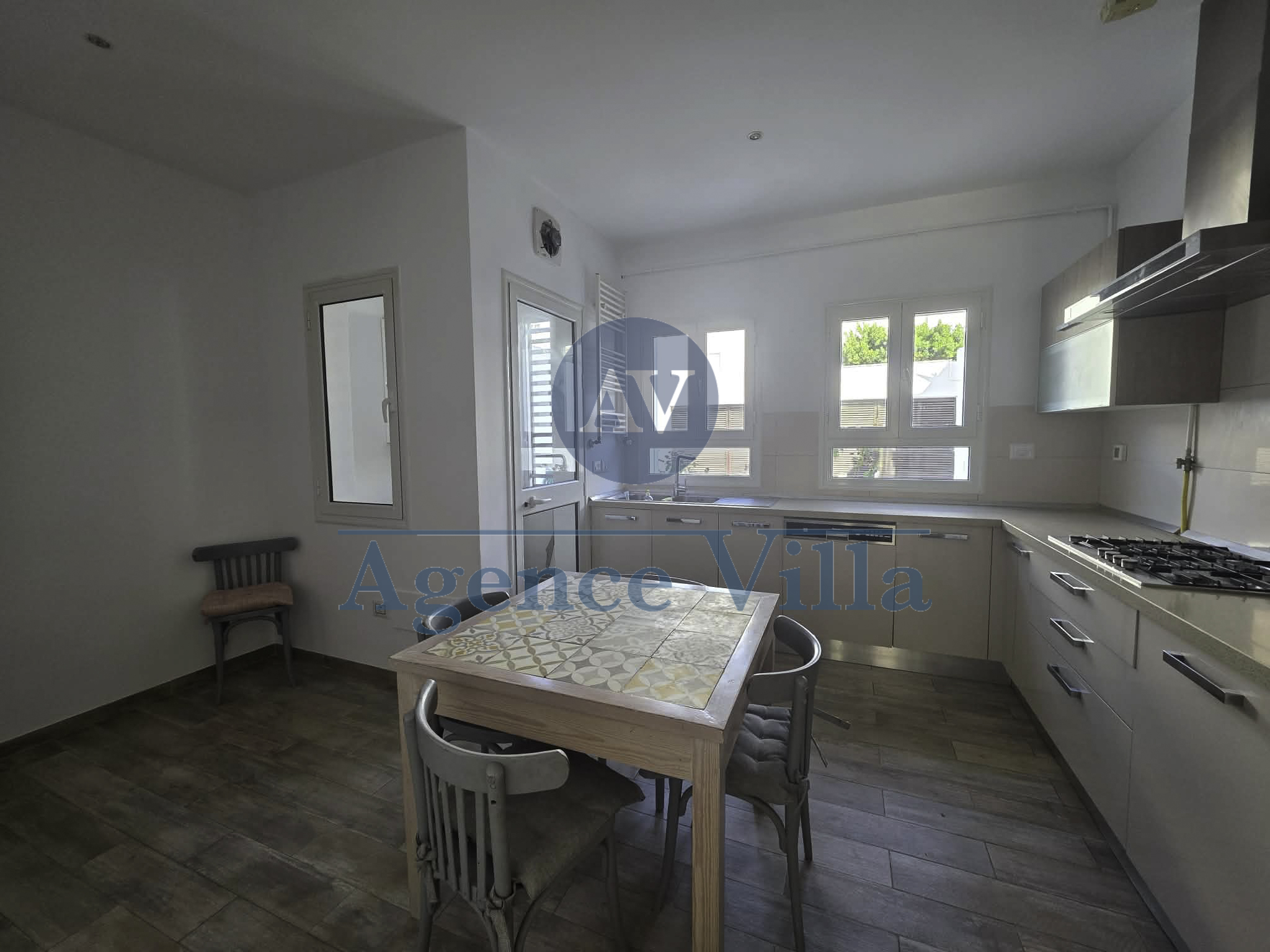 La Marsa&nbsp;Gammart&nbsp;Location&nbsp;Appart. 5 pi�ces+&nbsp;Triplex s5 meubl�