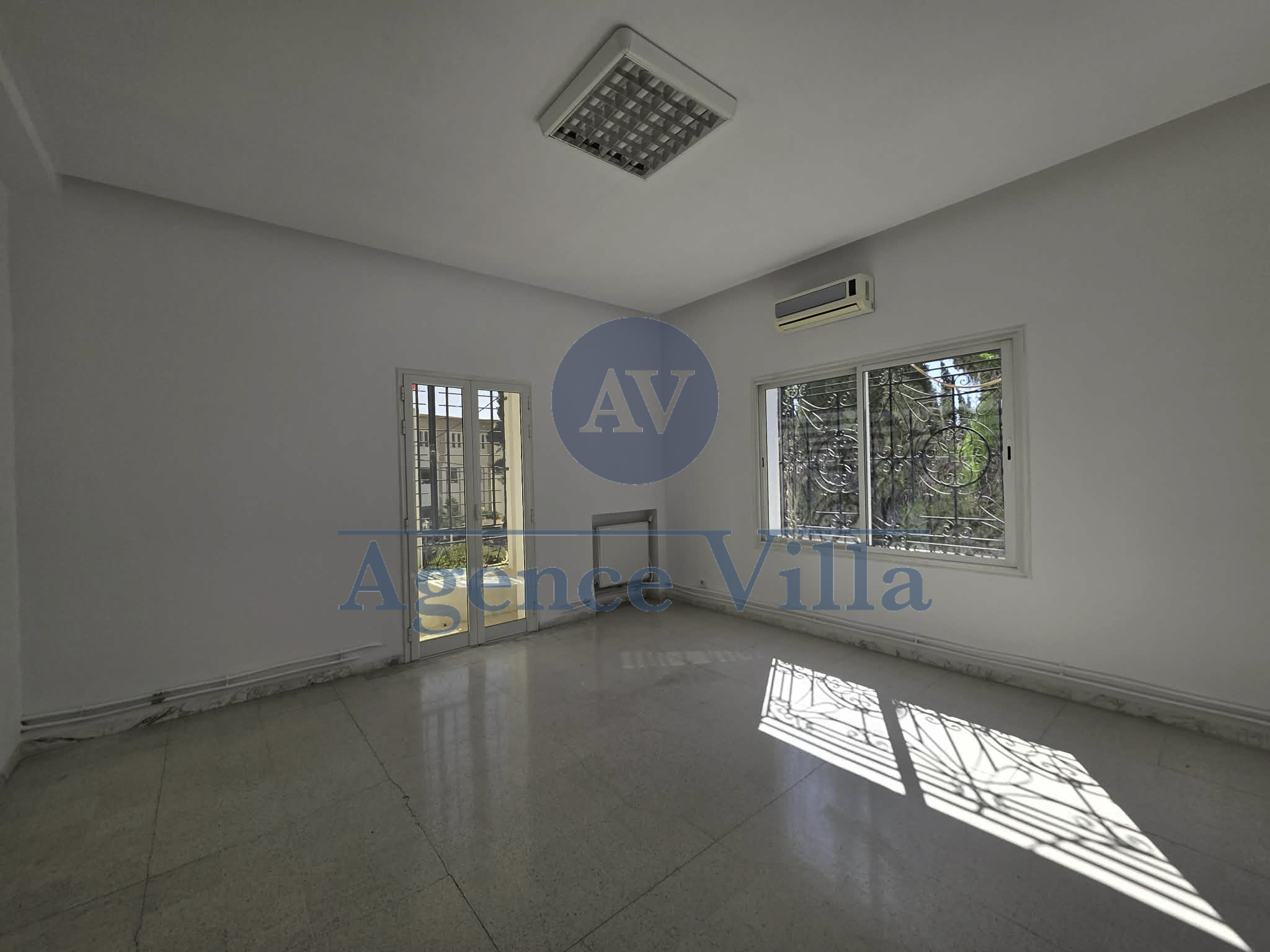 Bab Bhar&nbsp;Montplaisir&nbsp;Location&nbsp;Appart. 5 pi�ces+&nbsp;Villa s11 � mutuelle ville