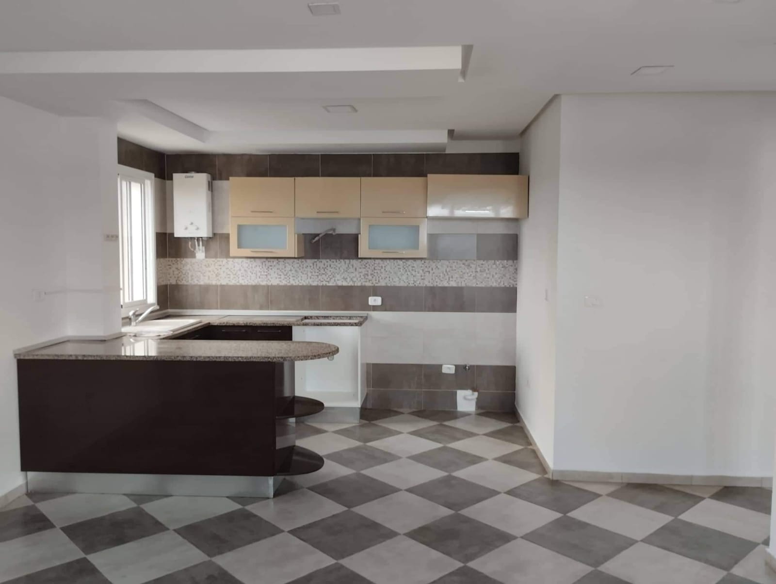 Bizerte Nord&nbsp;Cite El Korniche 1&nbsp;Location&nbsp;Appart. 1 pi�ce&nbsp;Studio s plus 1 non meubl� � la corniche