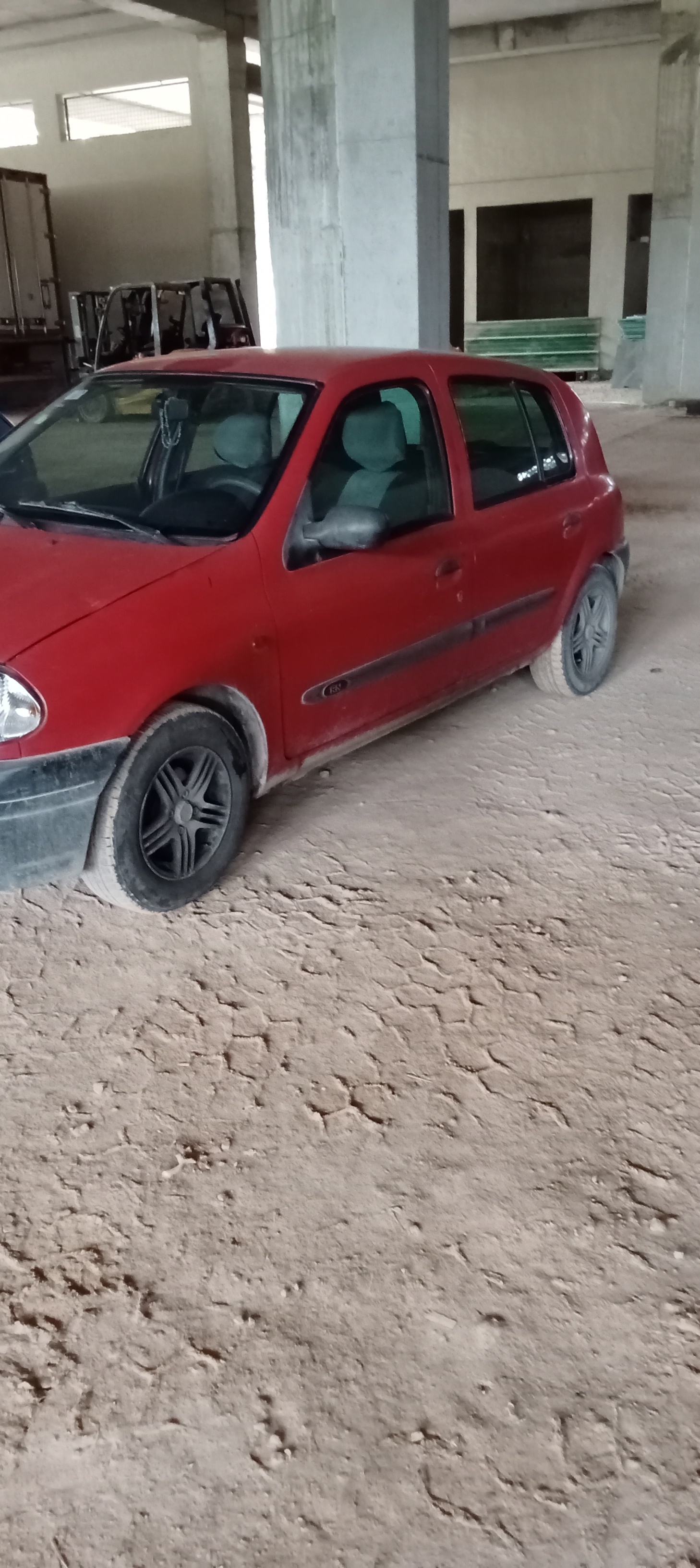 El Mourouj&nbsp;Bir El Kassaa&nbsp;Renault&nbsp;Clio&nbsp;Clio bomb�