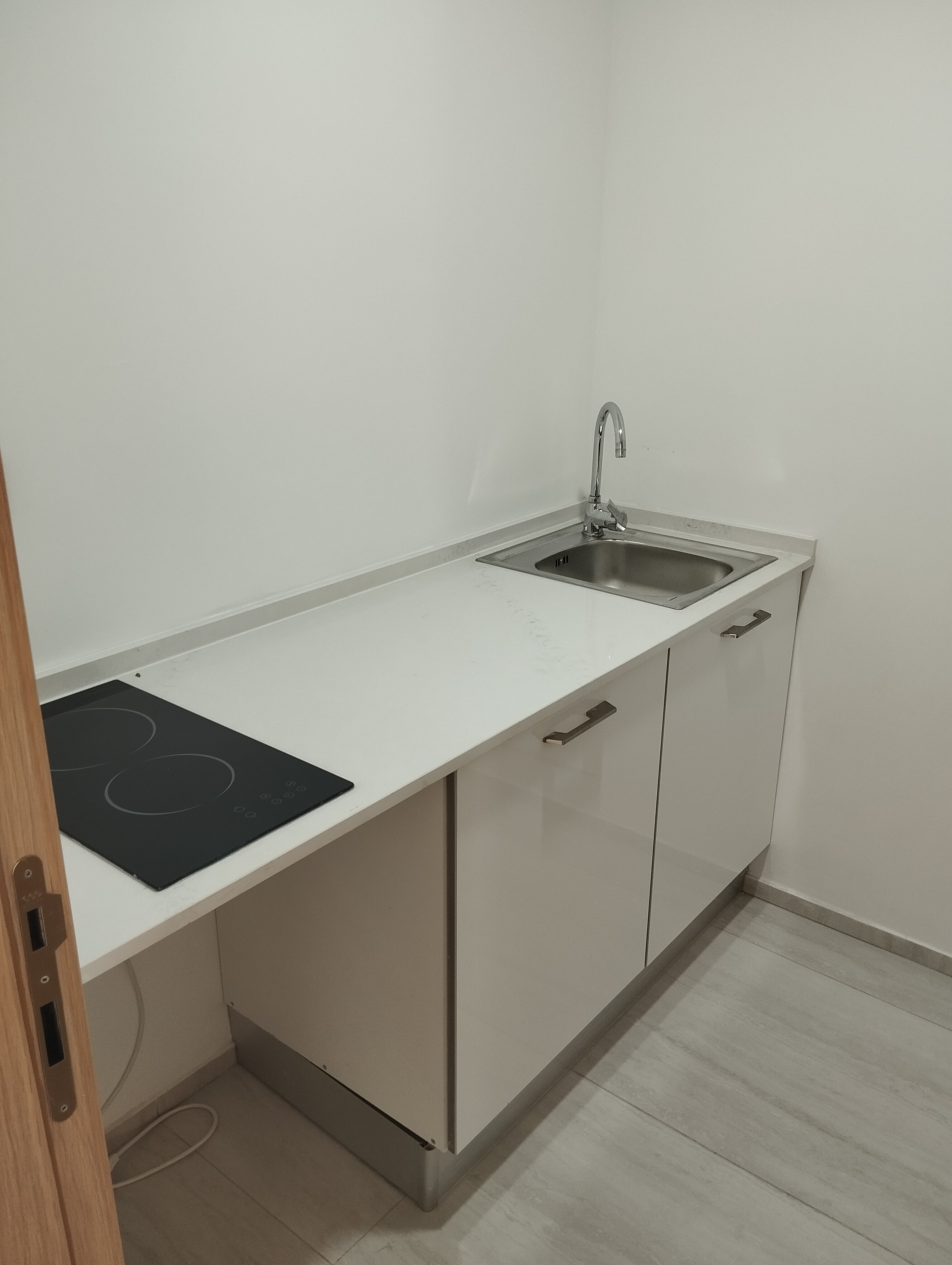 Rades&nbsp;Rades&nbsp;Location&nbsp;Appart. 3 pi�ces&nbsp;Bureau au centre ville rades