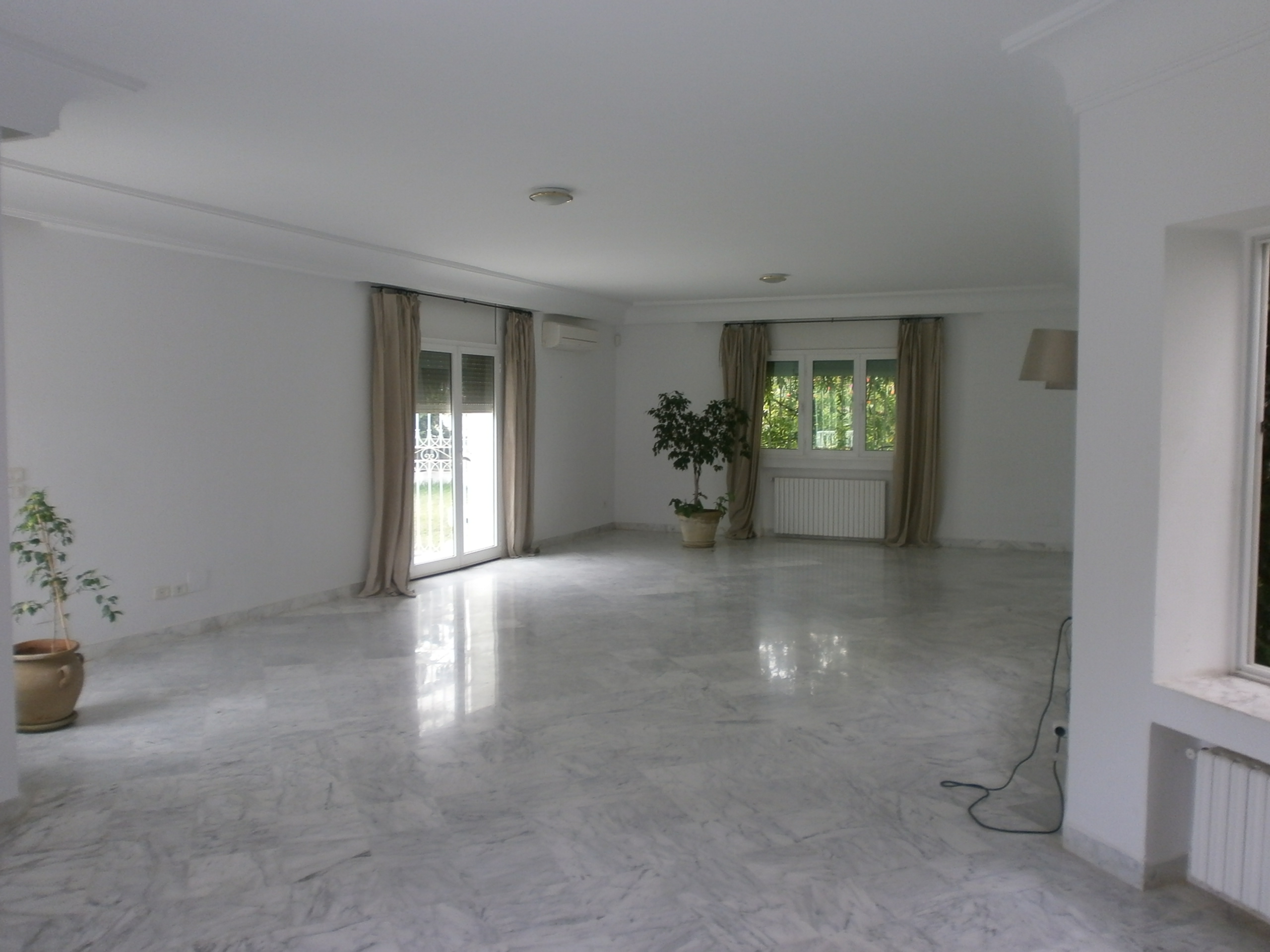 La Marsa&nbsp;Gammart&nbsp;Location&nbsp;Maisons&nbsp;Belle villa de maitre avec grande piscine