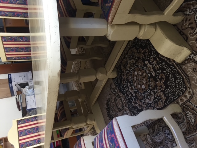 Ariana Ville&nbsp;Cite Ennouzha&nbsp;Salon - Salle � manger &nbsp;Salle � manger&nbsp;Salle � manger en bois massif presque neuve