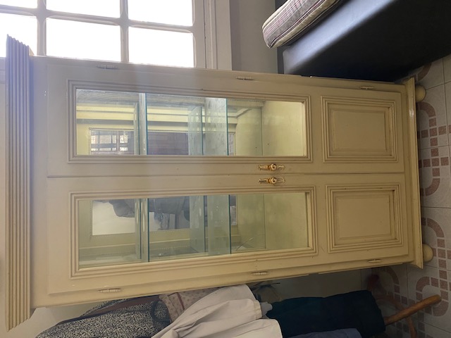 Ariana Ville&nbsp;Cite Ennouzha&nbsp;Salon - Salle � manger &nbsp;Salle � manger&nbsp;Salle � manger en bois massif presque neuve