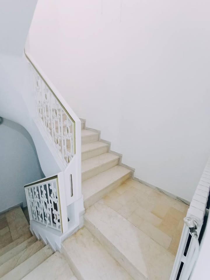 Mnihla&nbsp;Jardins d'el Menzah&nbsp;Location&nbsp;Maisons&nbsp;Jardins d'el menzah 2 grande villa ind�pendante