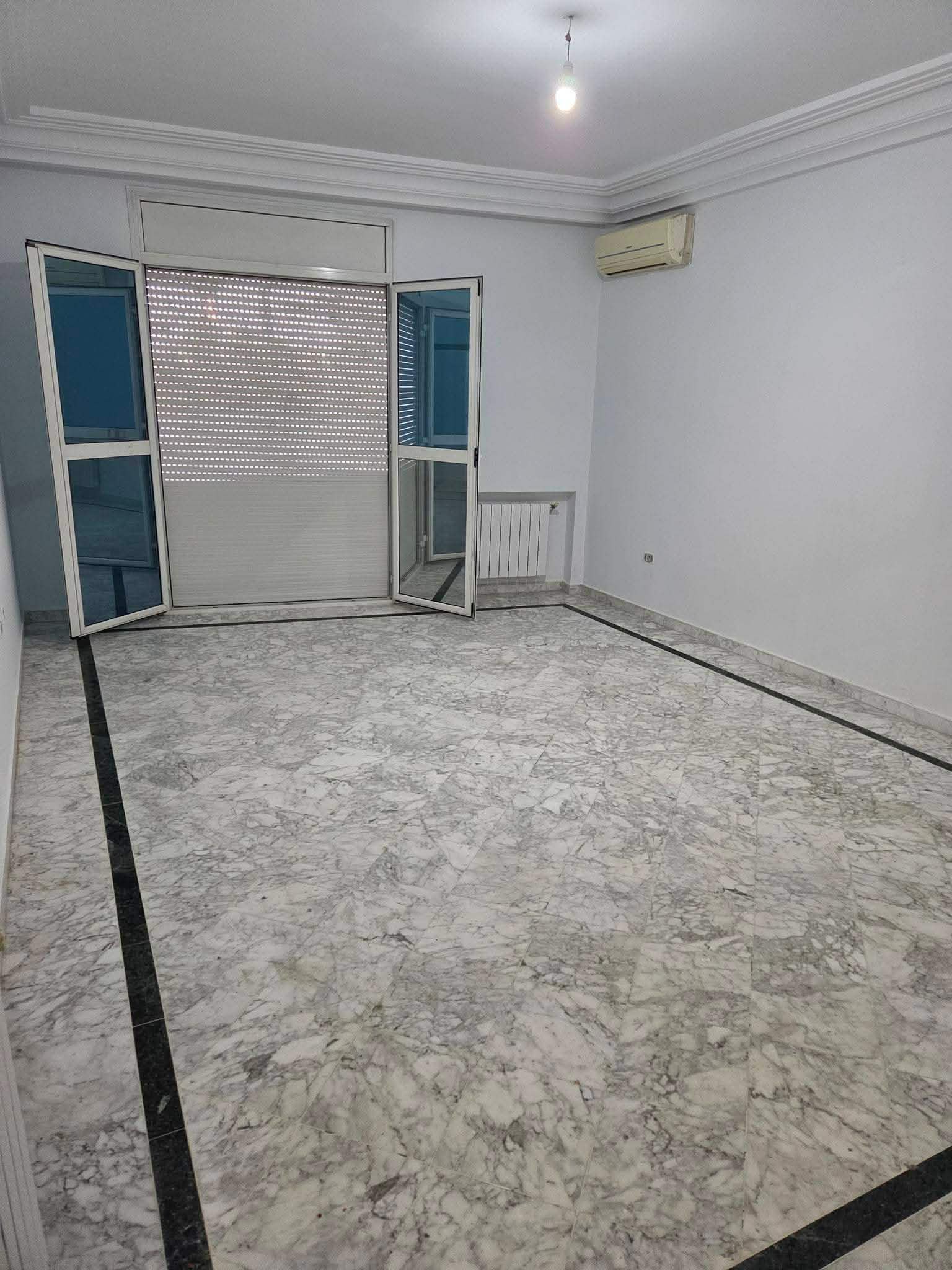 Ariana Ville&nbsp;Cite Ennasr 2&nbsp;Location&nbsp;Appart. 5 pi�ces+&nbsp;Ennasr 2  appt s3 bien situ� cot� commodit�s