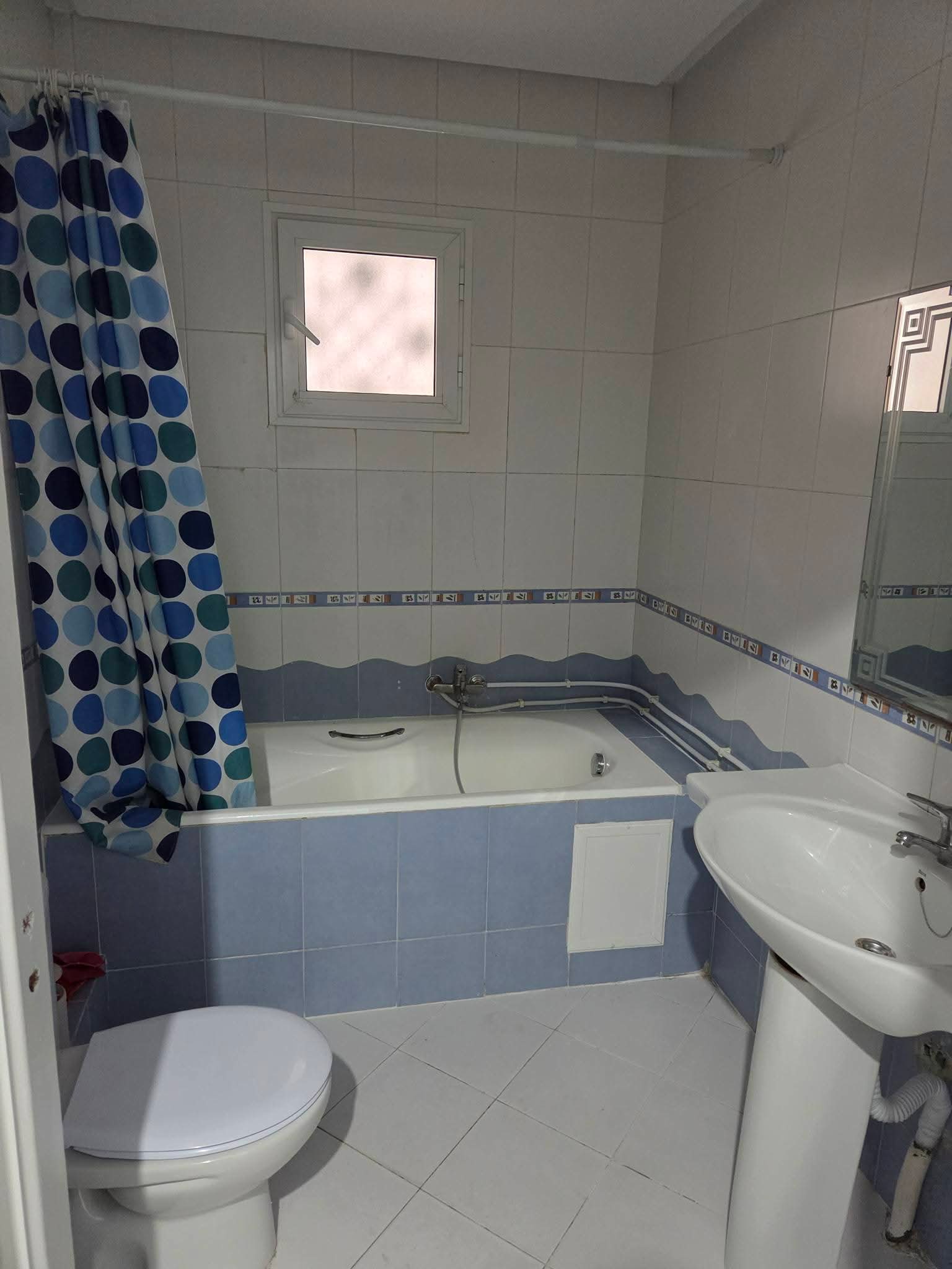 Ariana Ville&nbsp;Cite Ennasr 2&nbsp;Location&nbsp;Appart. 5 pi�ces+&nbsp;Ennasr 2  appt s3 bien situ� cot� commodit�s