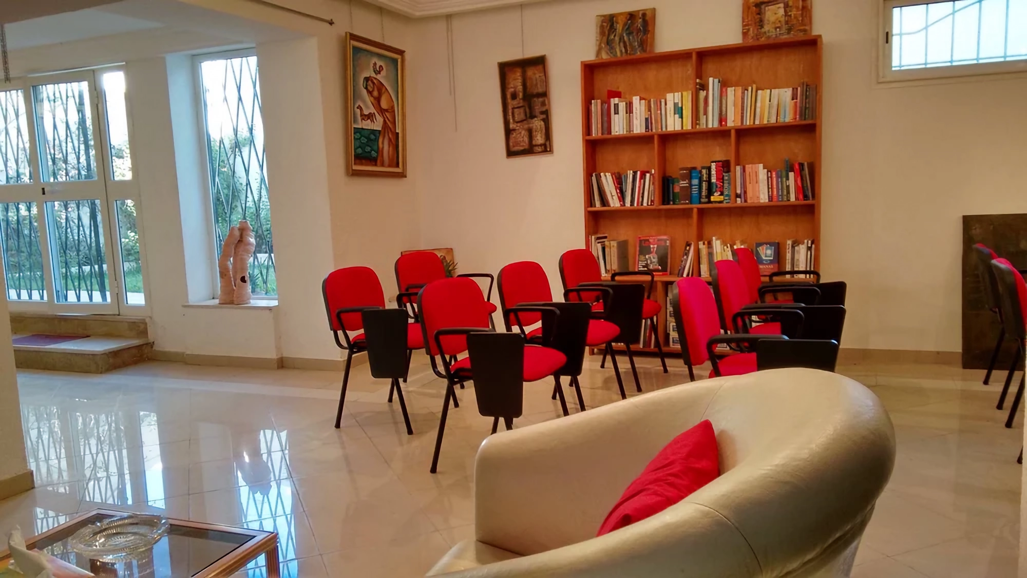 La Marsa&nbsp;Berge Du Lac&nbsp;Bureaux & Commerces&nbsp;Surfaces&nbsp;Espace haut standing avec jardin privatif 100m2