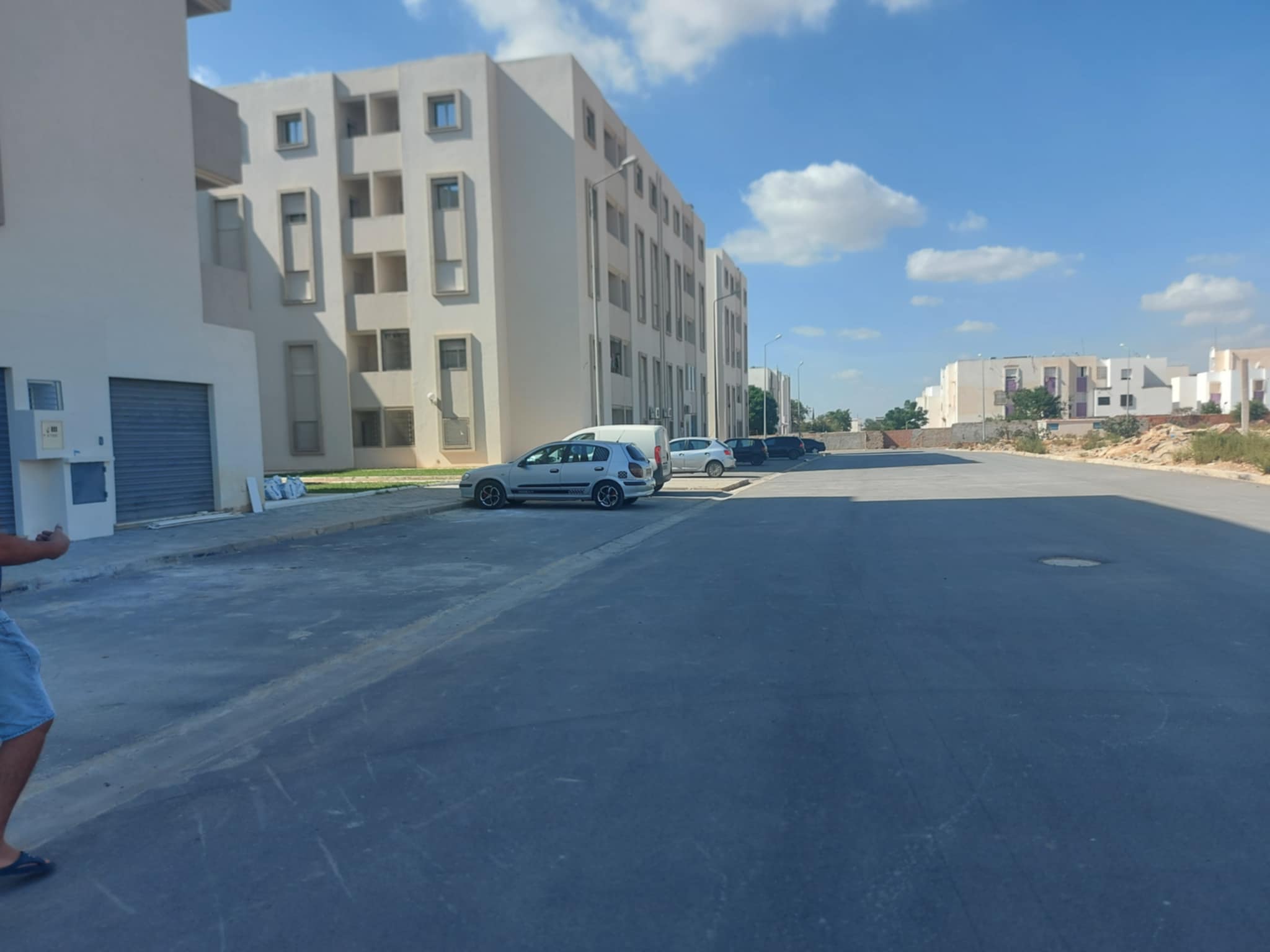 Oued Ellil&nbsp;Oued Ellil&nbsp;Bureaux & Commerces&nbsp;Atelier,Garage&nbsp;Des locaux commerciaux � oued ellil