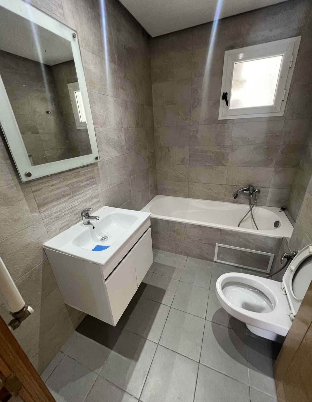 Ain Zaghouan&nbsp;Jardins de Carthage&nbsp;Location&nbsp;Appart. 3 pi�ces&nbsp;S2 haut standing a jardin carthage