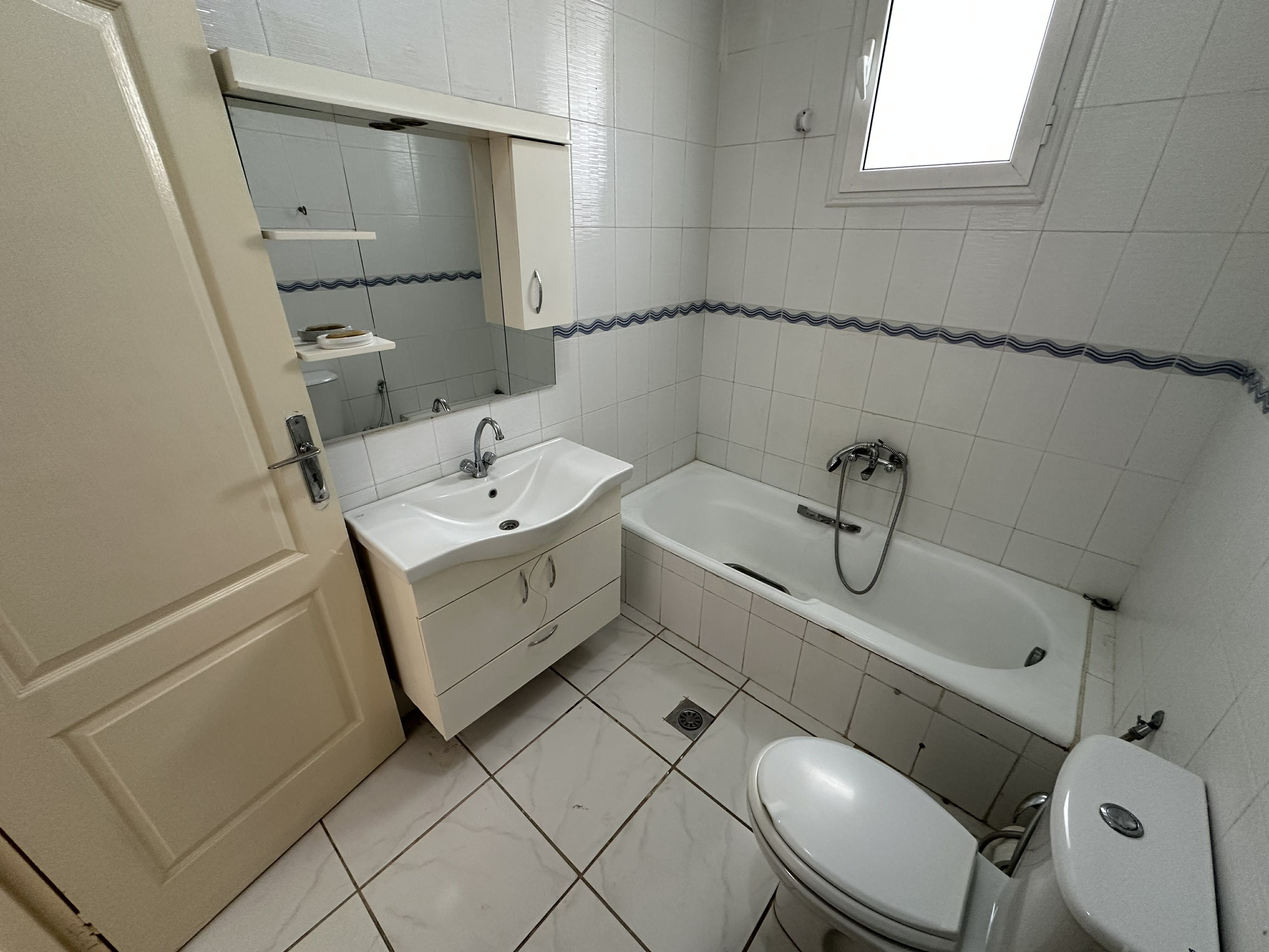 El Menzah&nbsp;El Manar 1&nbsp;Location&nbsp;Appart. 3 pi�ces&nbsp;Rez de chauss�e de villa s2 meubl� � manar 1