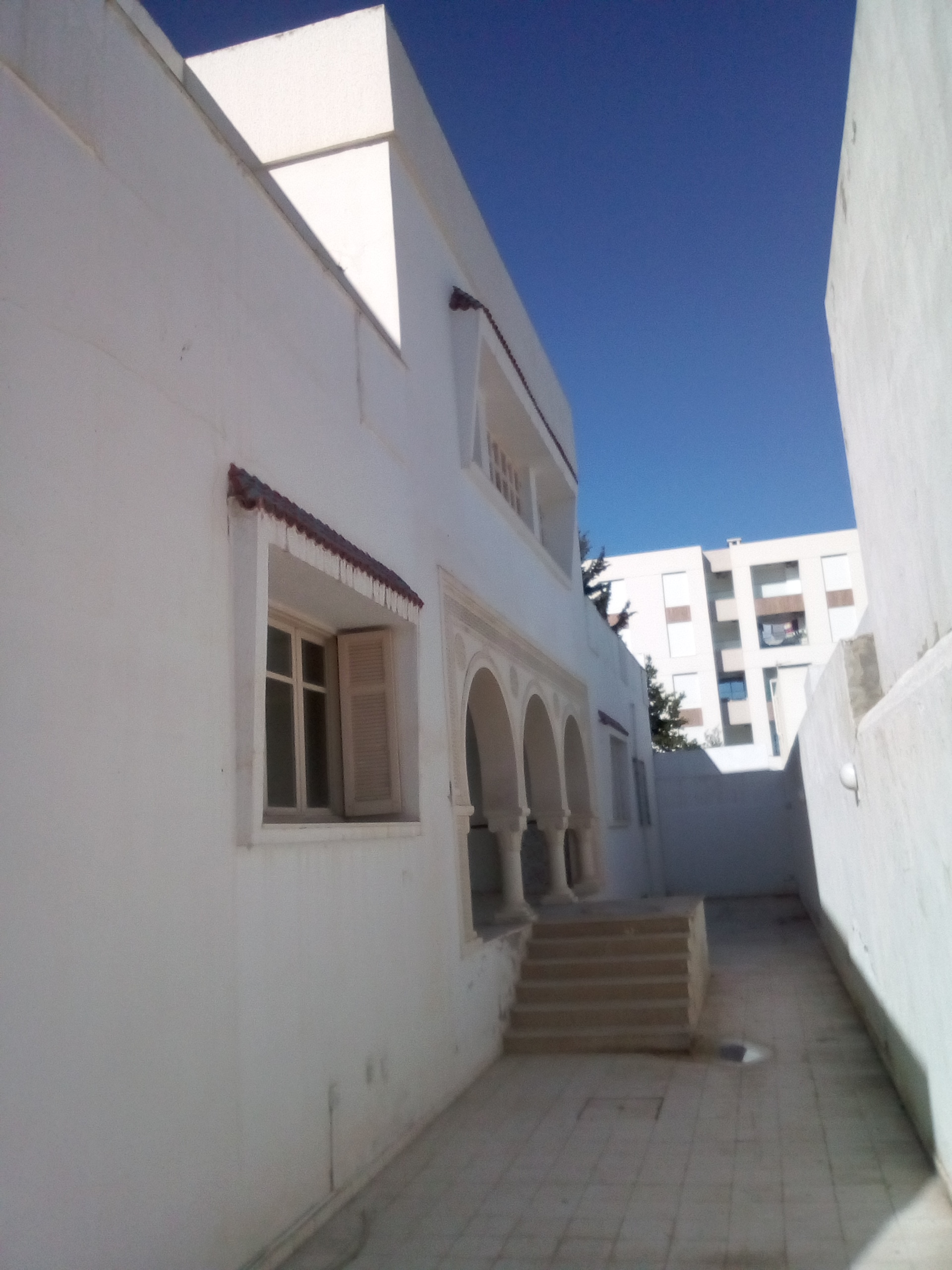 Ariana Ville&nbsp;Cite Essaada (Riadh Andalous)&nbsp;Vente&nbsp;Maisons&nbsp;Etage de villa spacieux et indepandant