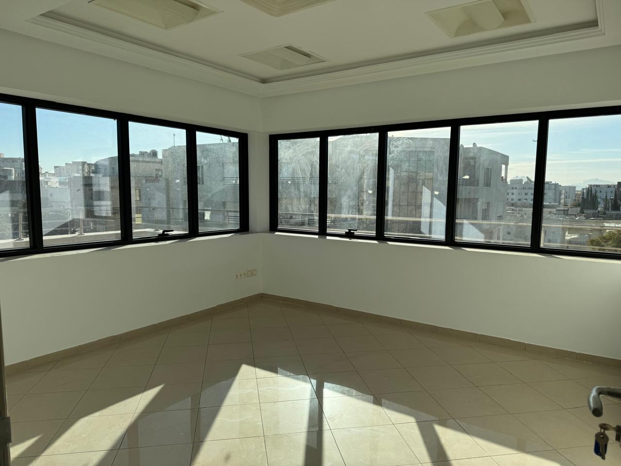 La Marsa&nbsp;Berge Du Lac&nbsp;Bureaux & Commerces&nbsp;Bureau&nbsp;Tr�s joli immeuble administratifs au lac 2