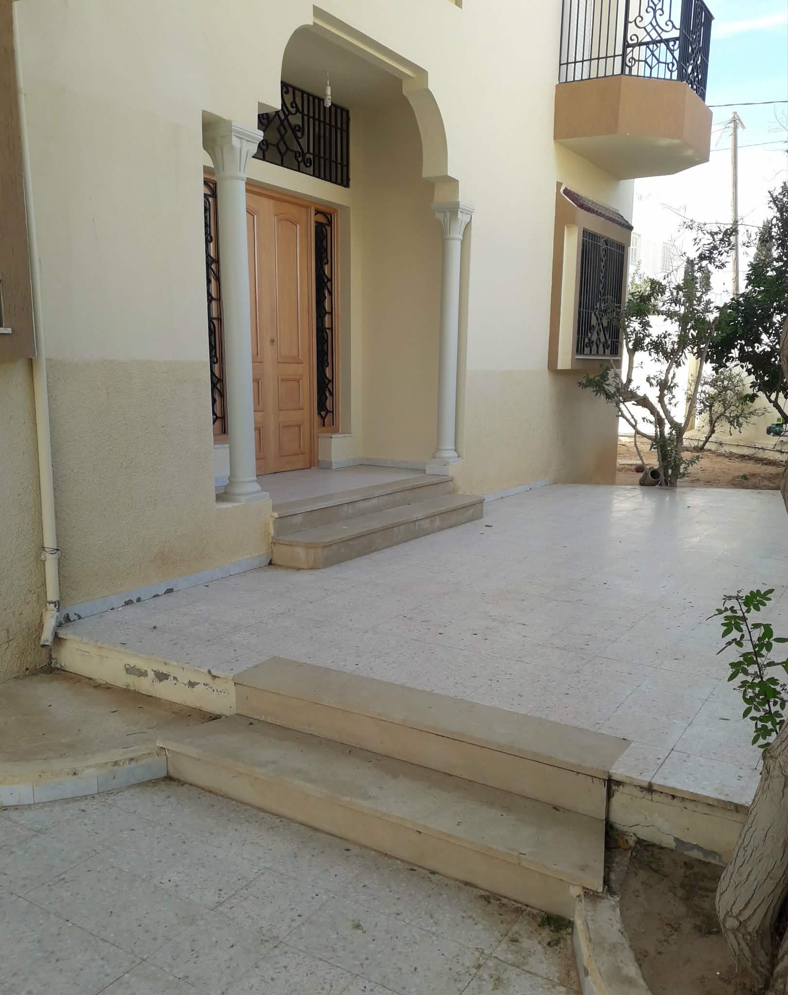 Sfax Ville&nbsp;Sfax&nbsp;Location&nbsp;Appart. 5 pi�ces+&nbsp;Etage villa au rdc