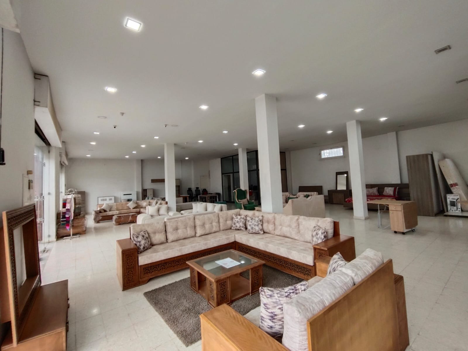 Jedaida&nbsp;Jedaida&nbsp;Bureaux & Commerces&nbsp;Fond de Commerce&nbsp;Jdaida vnt fc showroom