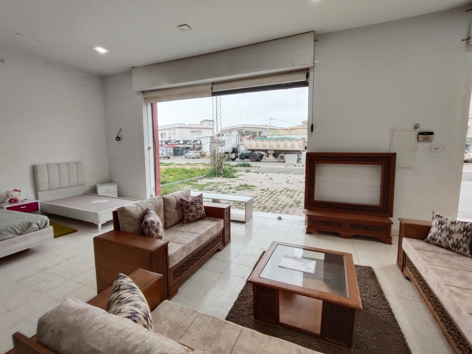 Jedaida&nbsp;Jedaida&nbsp;Bureaux & Commerces&nbsp;Fond de Commerce&nbsp;Jdaida vnt fc showroom