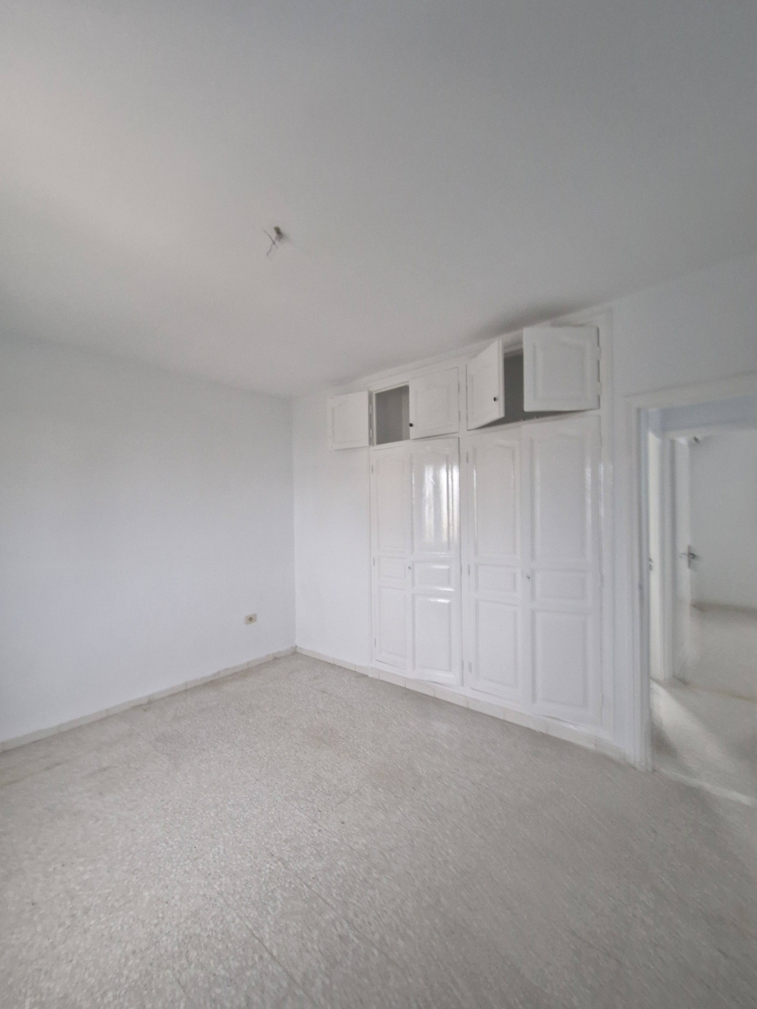 Ariana Ville&nbsp;Cite Ennasr 2&nbsp;Location&nbsp;Appart. 4 pi�ces&nbsp;Duplex s3 cot� ren� descartes