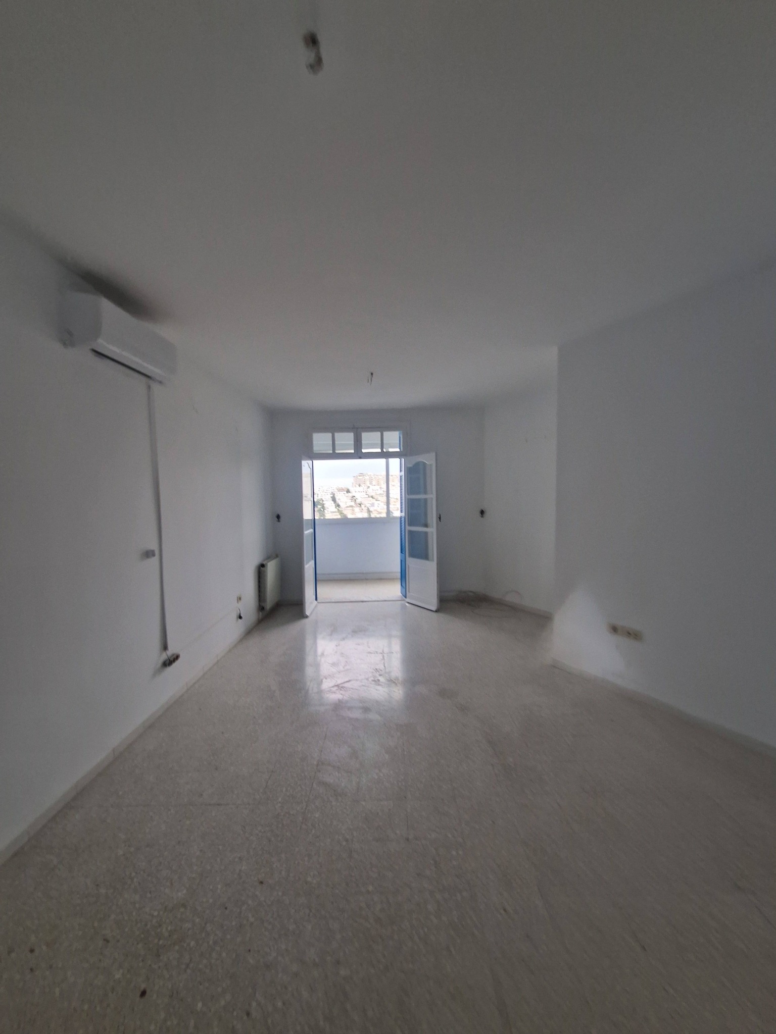 Ariana Ville&nbsp;Cite Ennasr 2&nbsp;Location&nbsp;Duplex&nbsp;Duplex s3 � cot� de ren� descartes