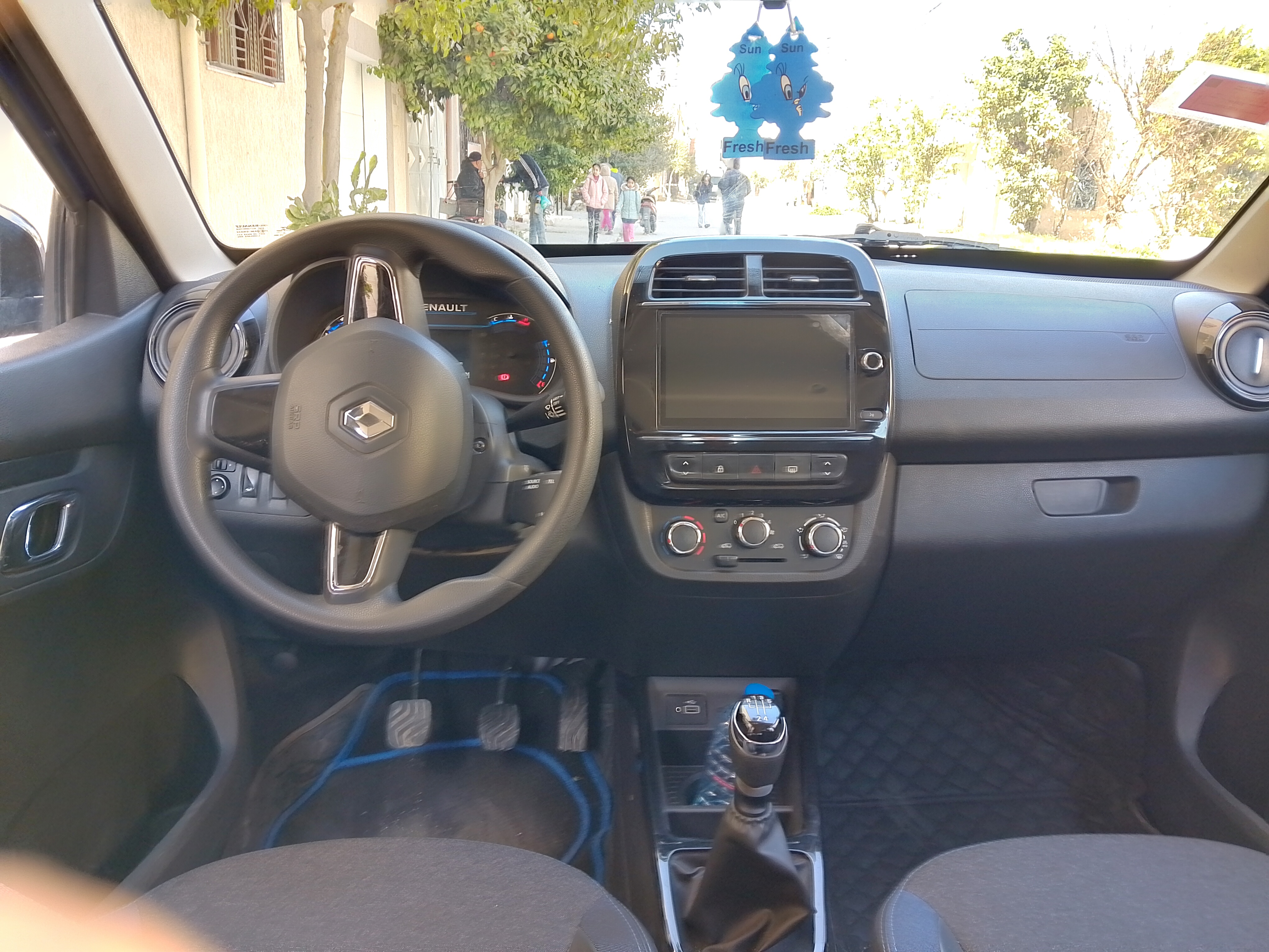 Soliman&nbsp;Soliman&nbsp;Renault&nbsp;Clio&nbsp;Renault kwid 1�re main