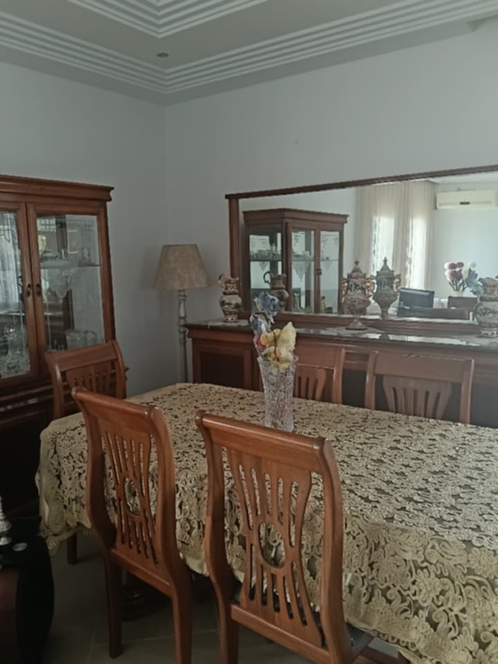 Mannouba&nbsp;La Mannouba&nbsp;Salon - Salle � manger &nbsp;Salle � manger&nbsp;Salle � manger table bahut et argenti�re