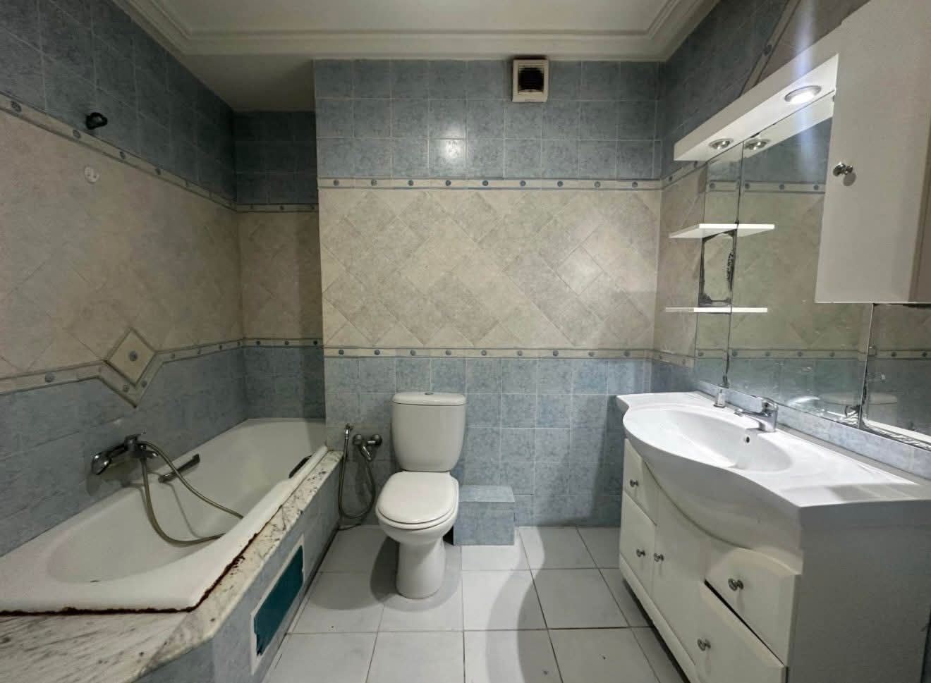 Ariana Ville&nbsp;El Menzah 7&nbsp;Vente&nbsp;Appart. 4 pi�ces&nbsp;S3 330 md menzah 7bis