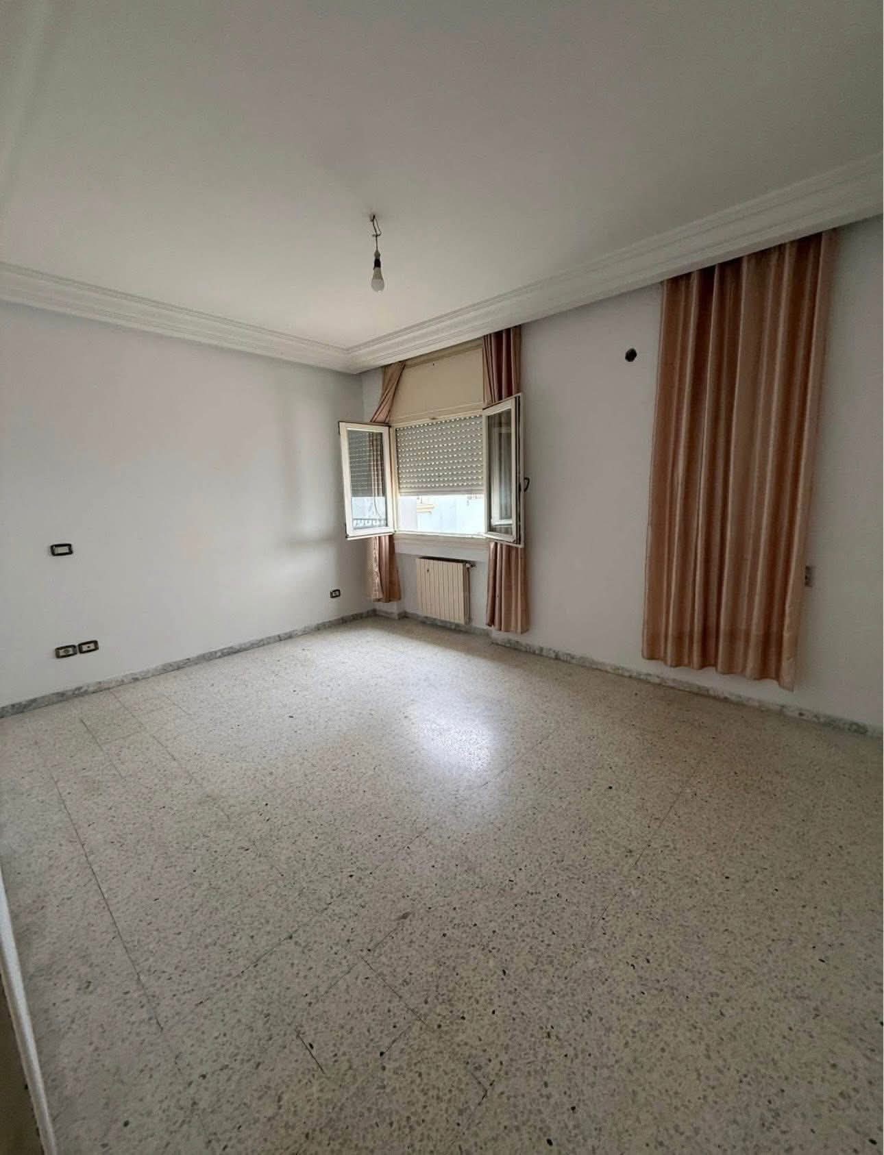 Ariana Ville&nbsp;Cite Ennasr 2&nbsp;Location&nbsp;Appart. 3 pi�ces&nbsp;S2 1200d ennasr 2