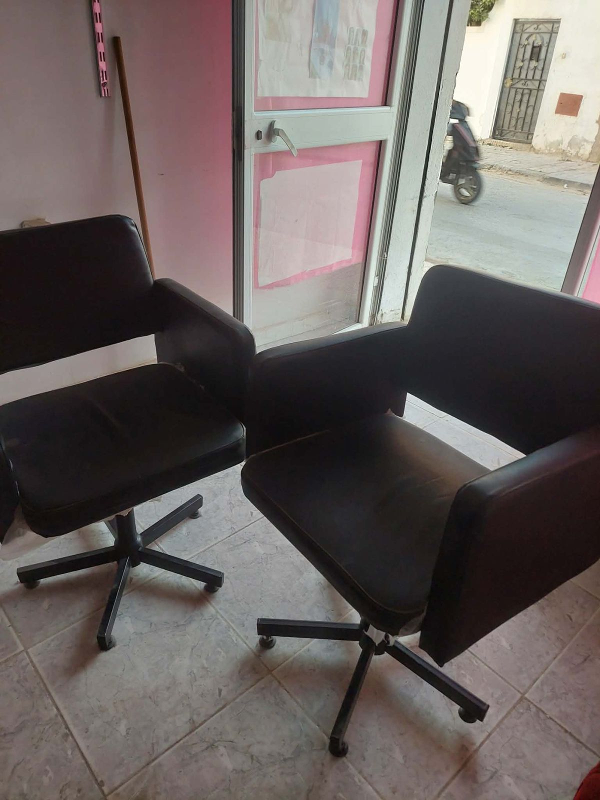 Mannouba&nbsp;La Mannouba&nbsp;Meubles de bureau&nbsp;Materiels Accessoires de bureau&nbsp;Pour salon coiffure et esth�tique