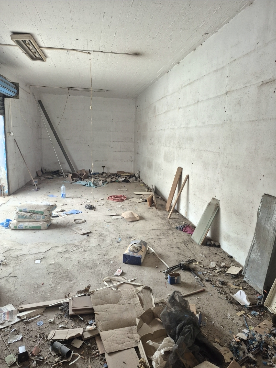 La Soukra&nbsp;Borj Louzir&nbsp;Bureaux & Commerces&nbsp;Atelier,Garage&nbsp;Local commercial