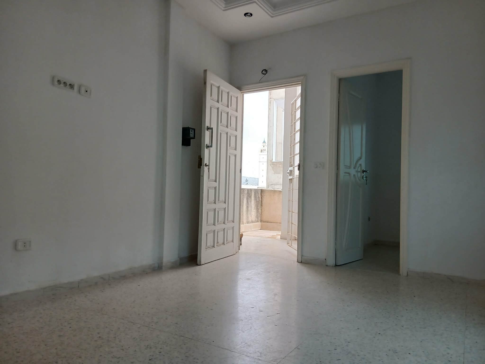 El Omrane Superieur&nbsp;El Omrane Superieur&nbsp;Location&nbsp;Appart. 1 pi�ce&nbsp;Studio pour fille ou coupe  a 100m arr�t de m�tro