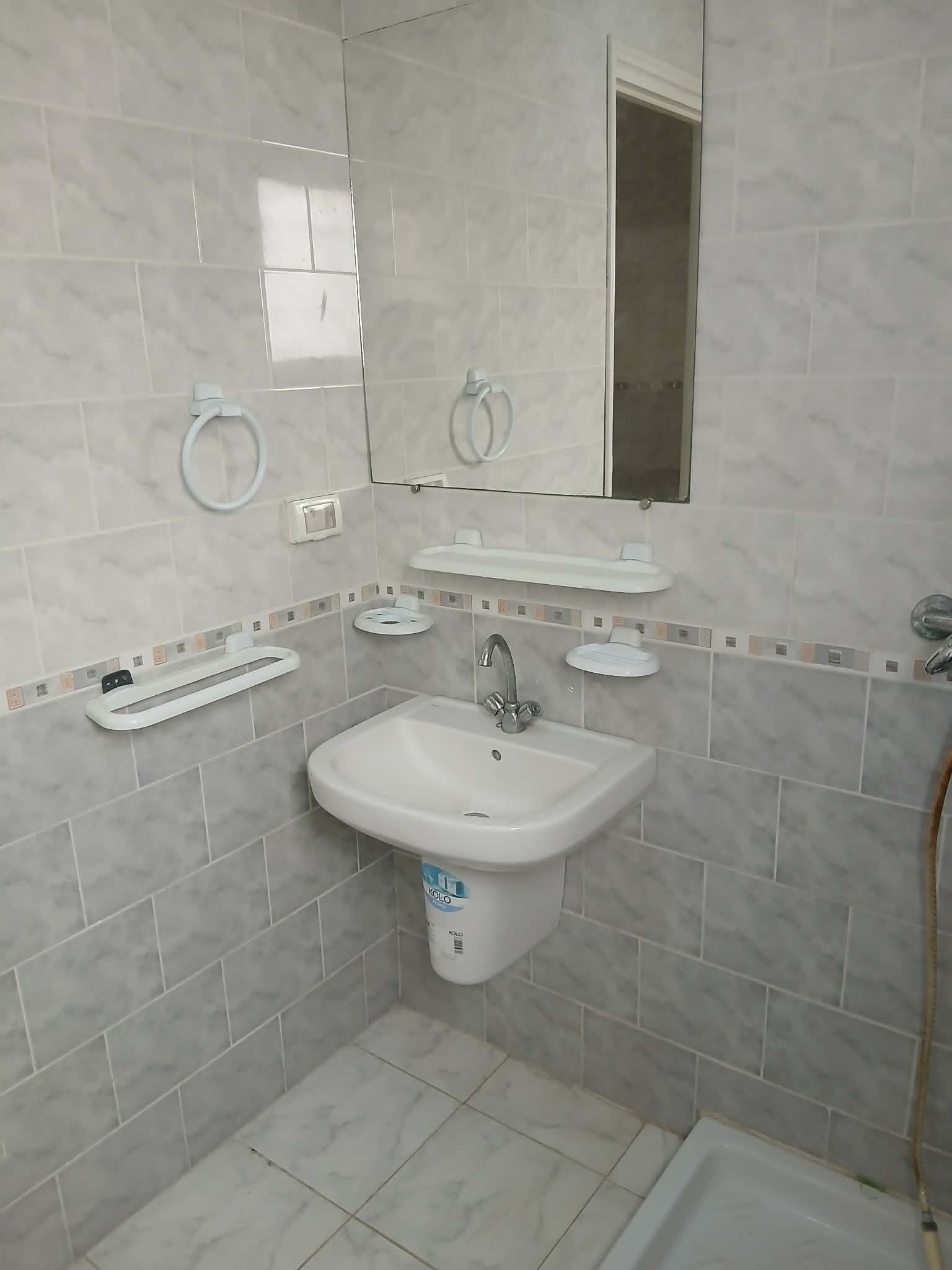 El Omrane Superieur&nbsp;El Omrane Superieur&nbsp;Location&nbsp;Appart. 1 pi�ce&nbsp;Studio pour fille ou coupe  a 100m arr�t de m�tro