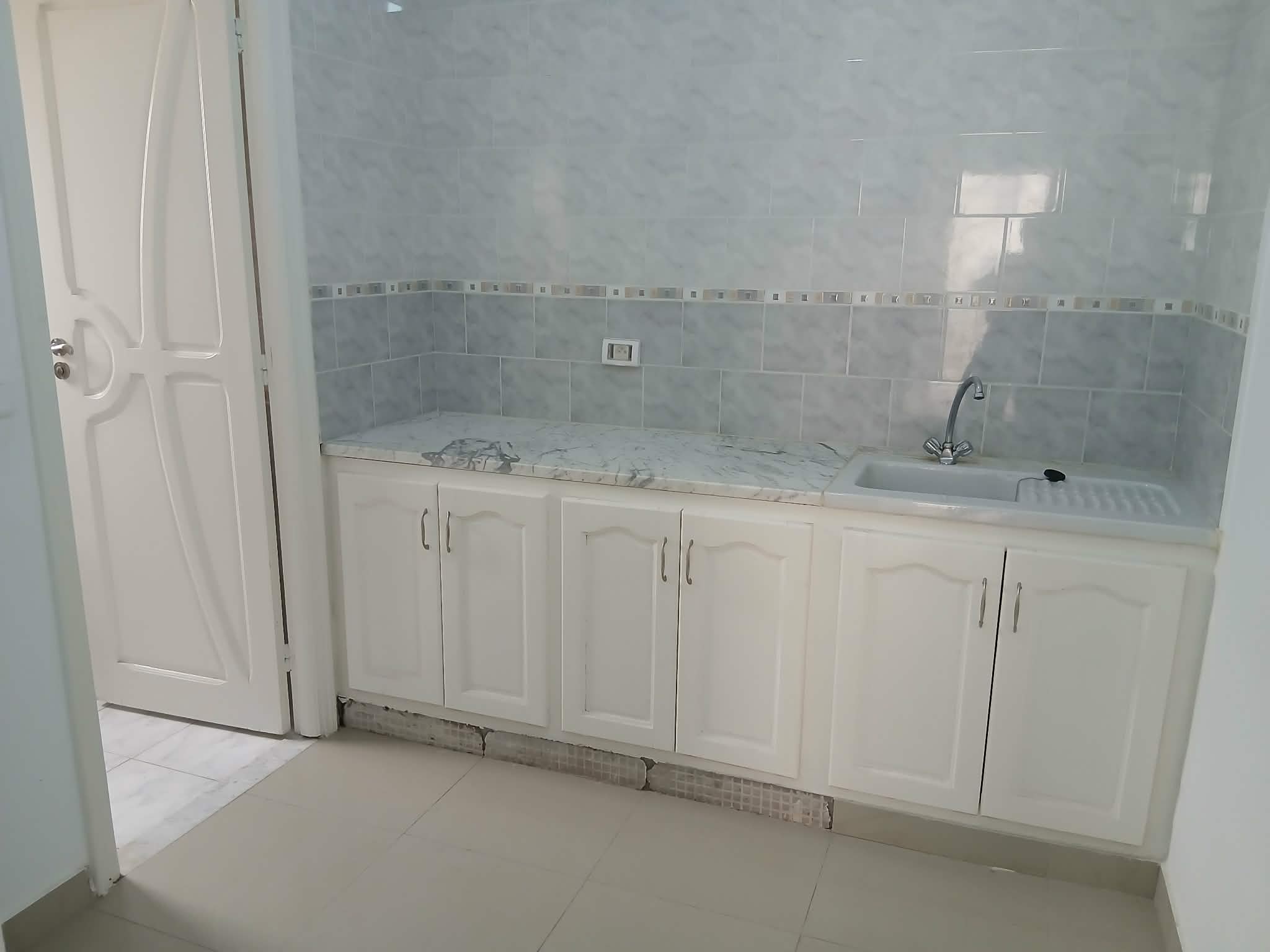 El Omrane Superieur&nbsp;El Omrane Superieur&nbsp;Location&nbsp;Appart. 1 pi�ce&nbsp;Studio pour fille ou coupe  a 100m arr�t de m�tro