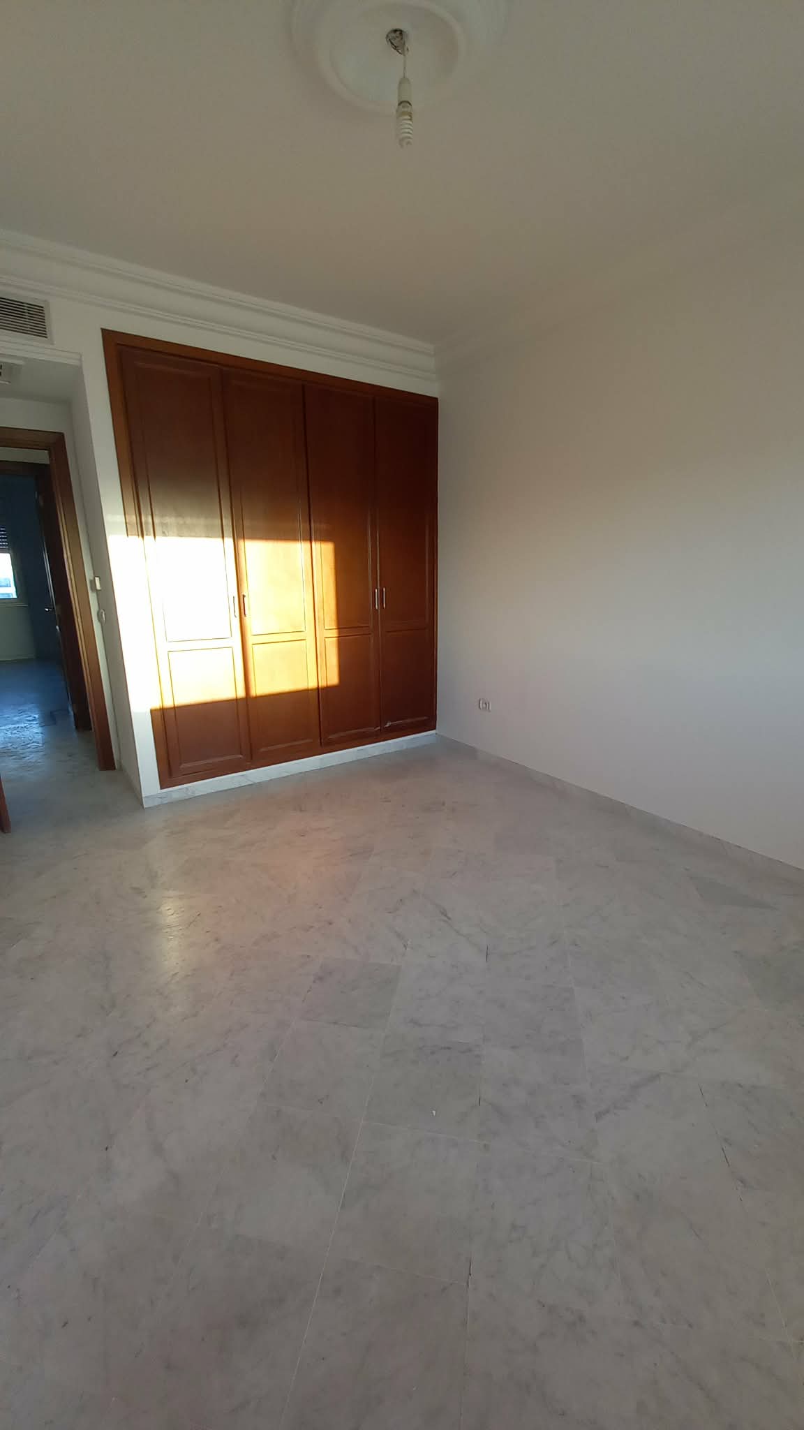 Cite El Khadra&nbsp;Zone urbaine nord&nbsp;Location&nbsp;Appart. 4 pi�ces&nbsp;Av s3 hs centre urbain