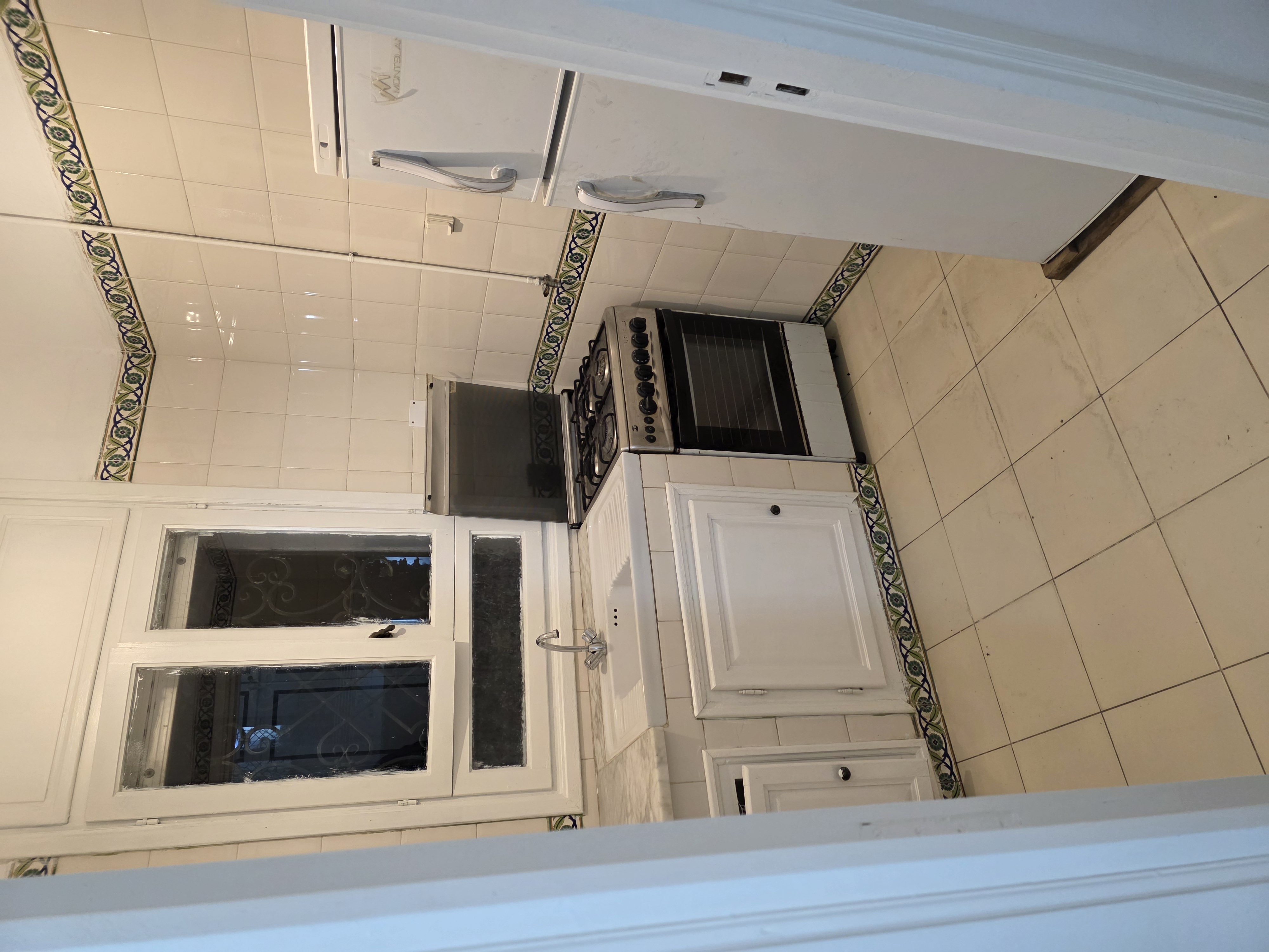 El Menzah&nbsp;El Manar 1&nbsp;Location&nbsp;Appart. 1 pi�ce&nbsp;Studio s0 meubl� manar1 1er �tage