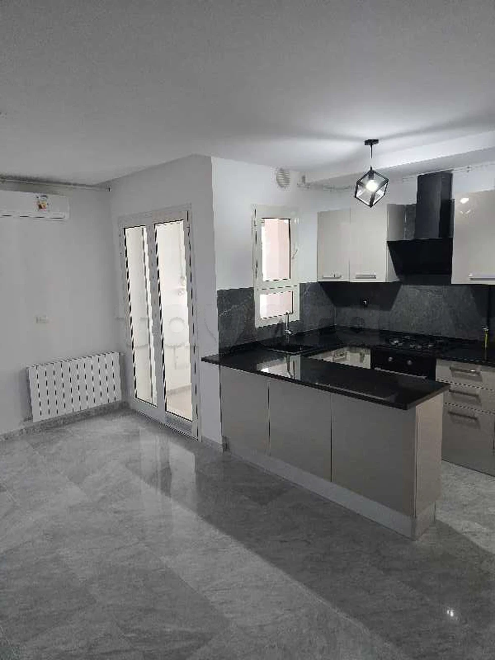 La Marsa&nbsp;El Aouina&nbsp;Location&nbsp;Appart. 1 pi�ce&nbsp;S plus 1 neuf de haut standing