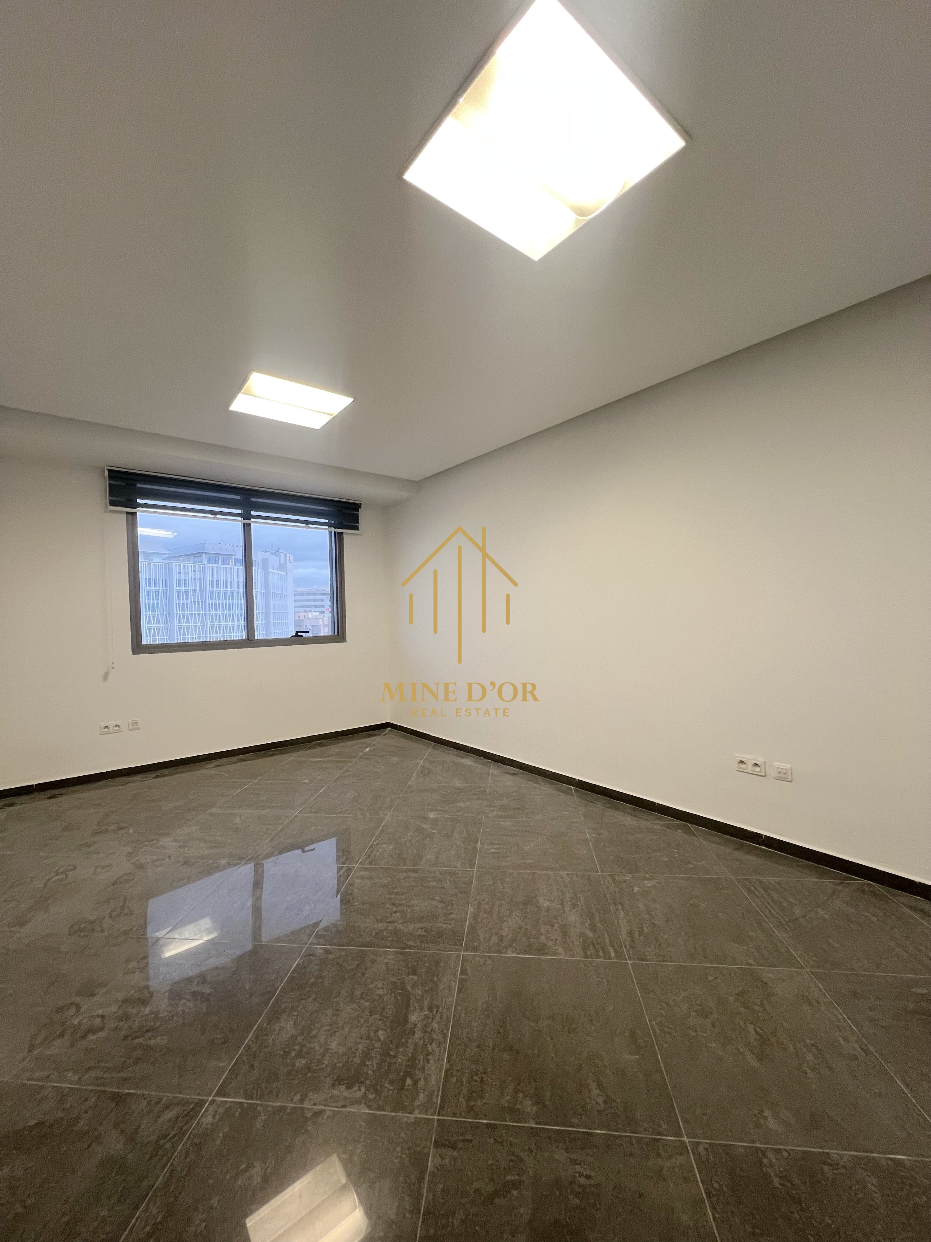 Cite El Khadra&nbsp;Zone urbaine nord&nbsp;Bureaux & Commerces&nbsp;Bureau&nbsp;Bureau en 4 espaces au centre urbain nord