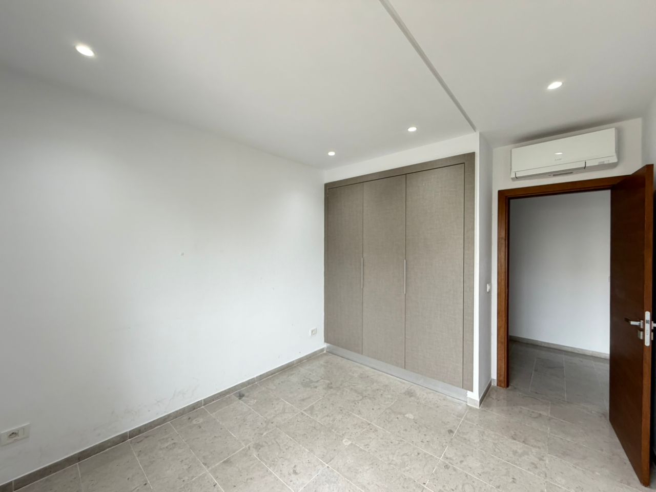 Ain Zaghouan&nbsp;Jardins de Carthage&nbsp;Location&nbsp;Appart. 4 pi�ces&nbsp;S3 avec parking aux jardins de carthage