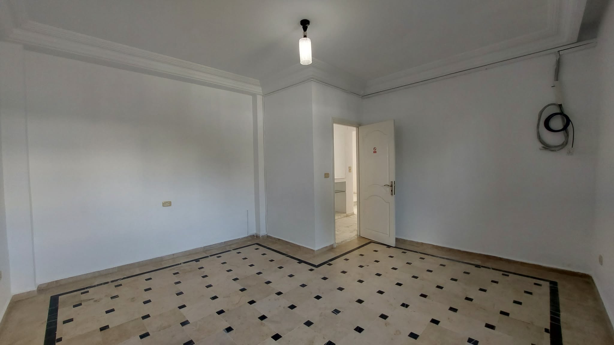 La Marsa&nbsp;Berge Du Lac&nbsp;Location&nbsp;Appart. 4 pi�ces&nbsp;Triplex s4 � usage bureautique au lac 1