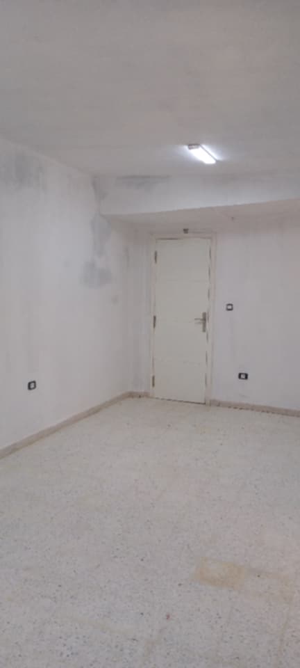 El Mourouj&nbsp;El Mourouj&nbsp;Location&nbsp;Autre&nbsp;Un d�pot � mourouj 6