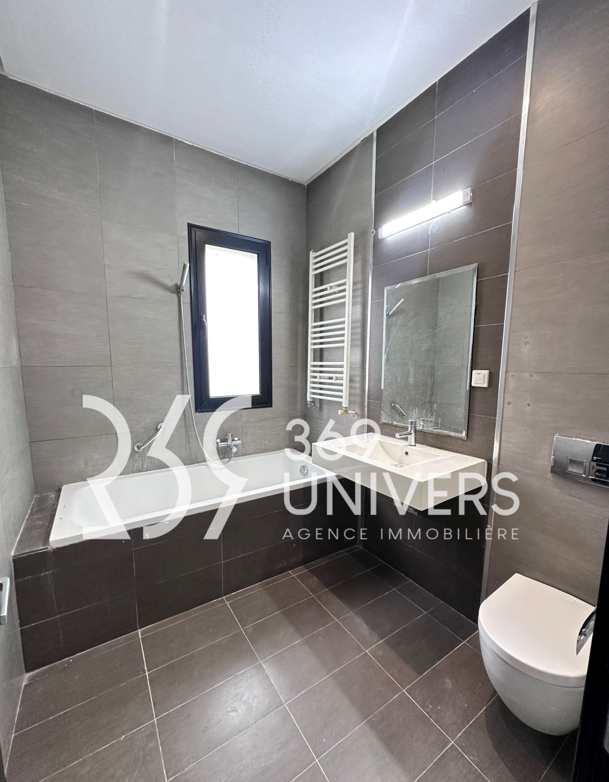 La Marsa&nbsp;Cite Du Stade&nbsp;Location&nbsp;Appart. 4 pi�ces&nbsp;Appartement avec terrasse � la marsa ref ra164