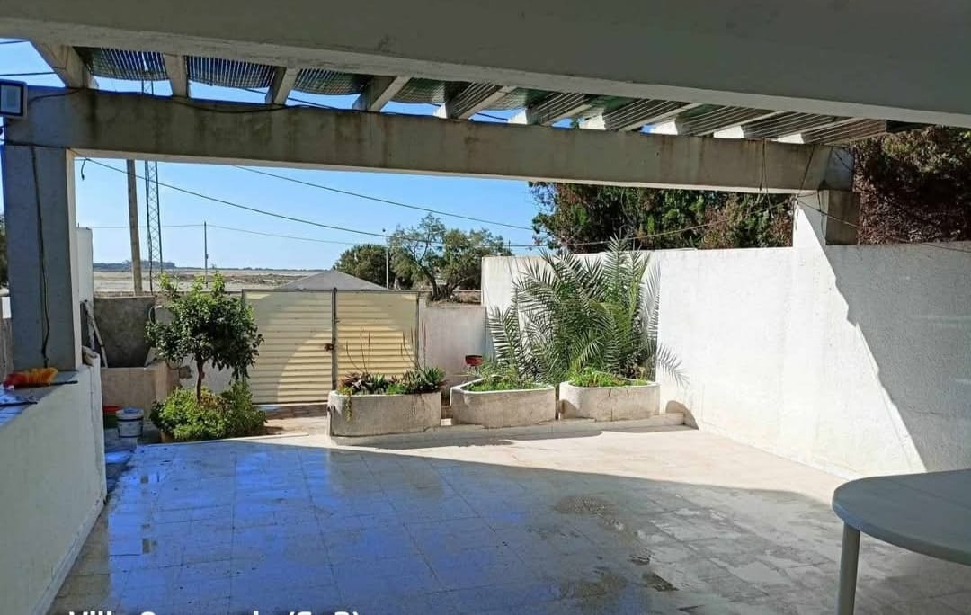 Hammam El Ghezaz&nbsp;Ezzahra&nbsp;Vente&nbsp;Maisons&nbsp;Maison  � 20m de la plage  hammam ghzez