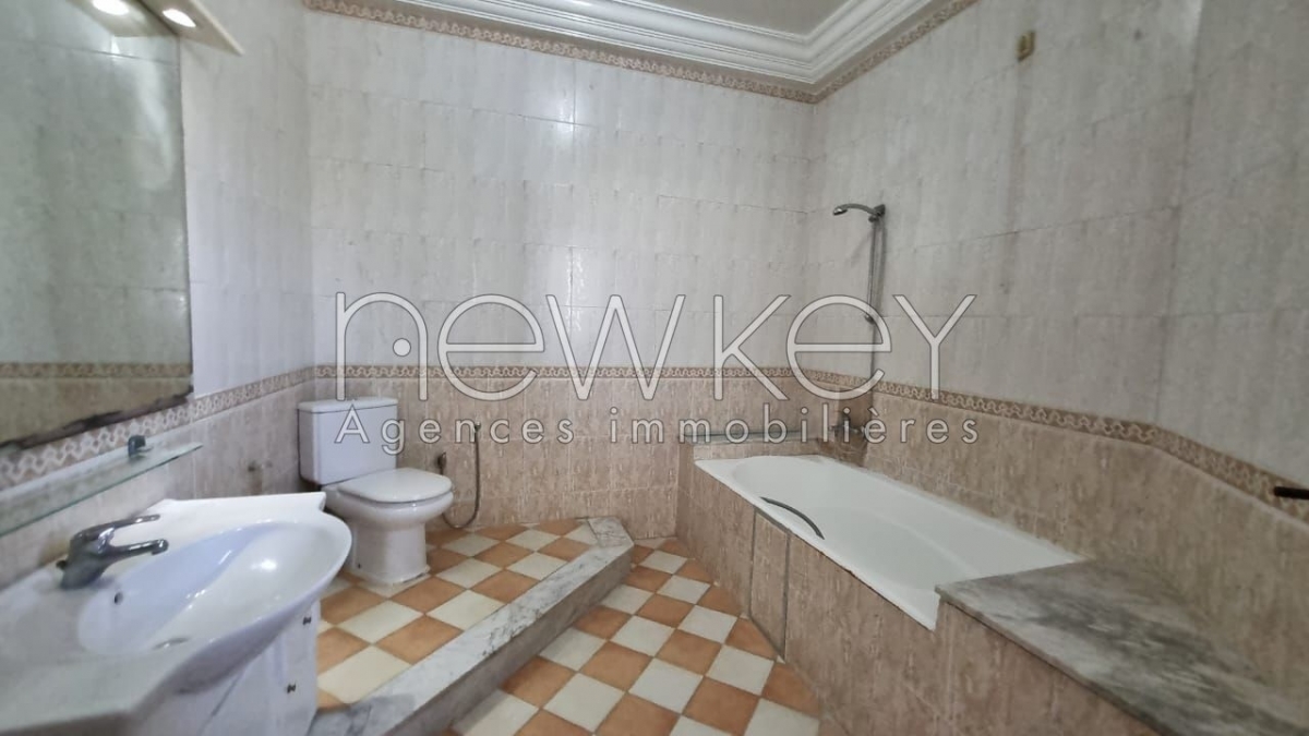 La Marsa&nbsp;Gammart&nbsp;Location&nbsp;Maisons&nbsp;Villa s4 avec jardin � la marsa