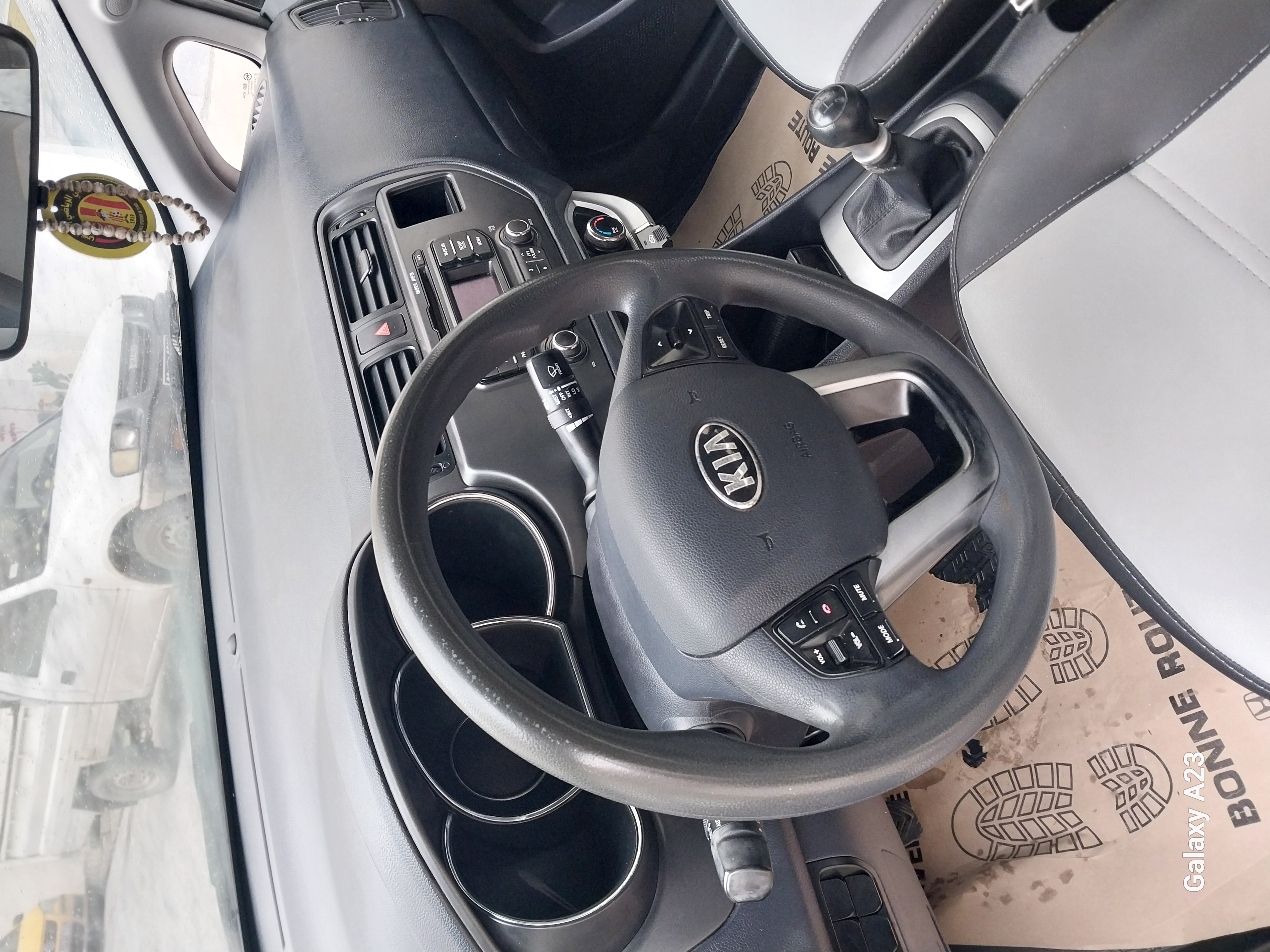 Mnihla&nbsp;Cite Rafaha&nbsp;Kia&nbsp;Rio&nbsp;Kia rio en tr�s bon �tat