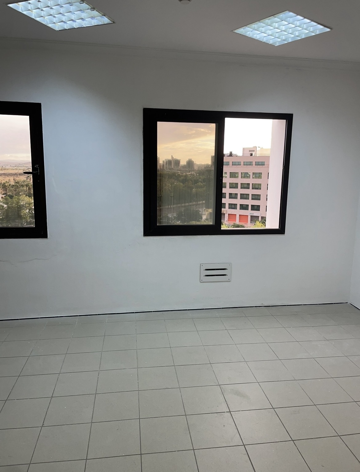 Cite El Khadra&nbsp;Kheireddine Pacha&nbsp;Location&nbsp;Appart. 5 pi�ces+&nbsp;Bureau haute standing 200m2 8 pi�ces