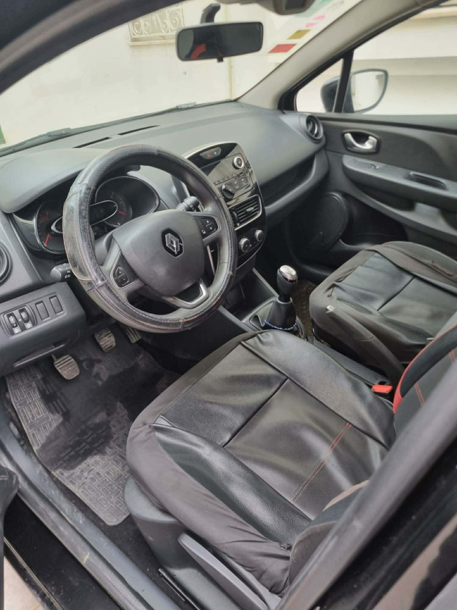 El Mourouj&nbsp;Residence Jinene El Mourouj&nbsp;Renault&nbsp;Clio&nbsp;Belle voiure renault clio