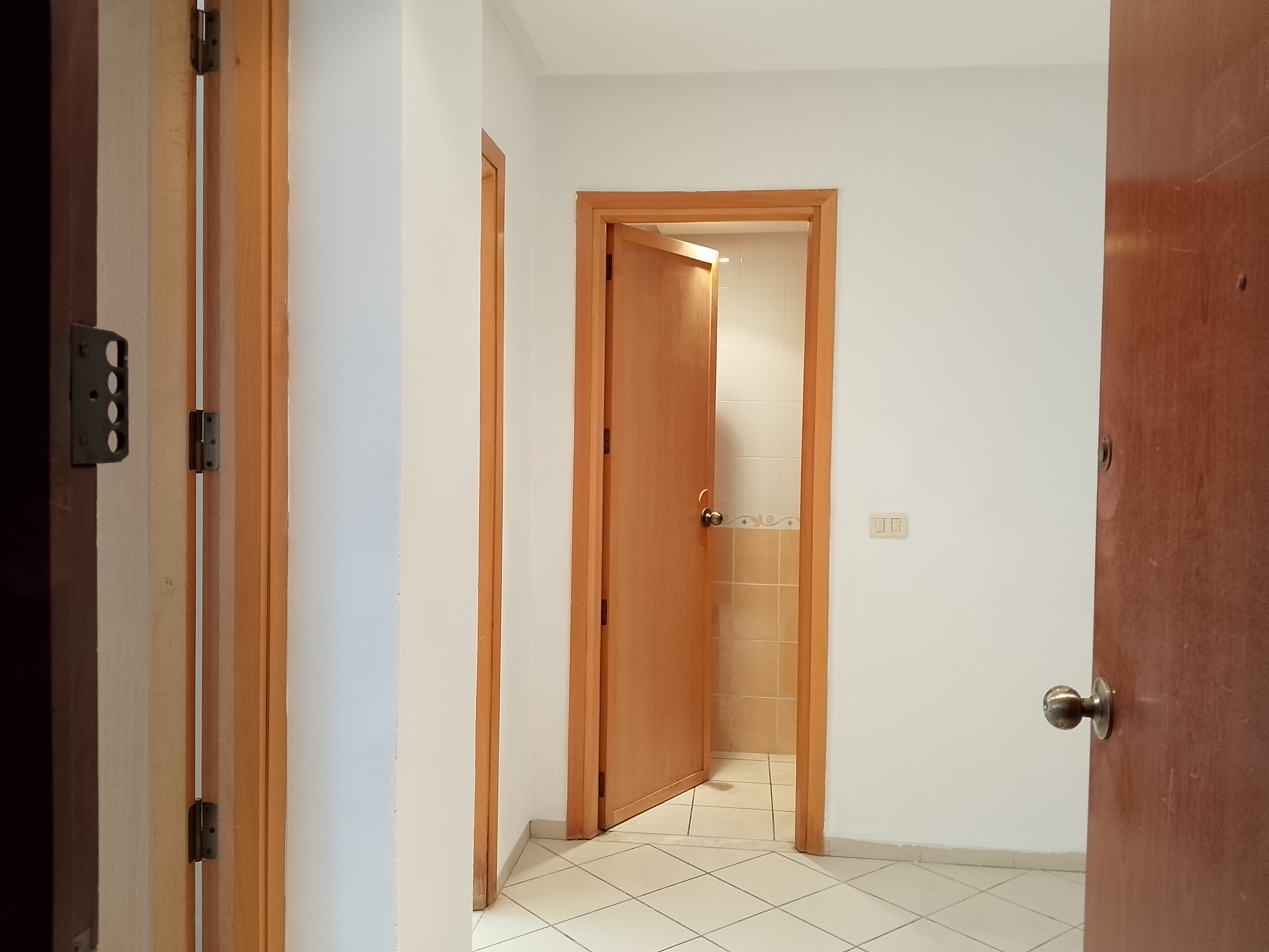 El Menzah&nbsp;Tunis Belvedere&nbsp;Bureaux & Commerces&nbsp;Bureau&nbsp;Bureau moderne hall deux pi�ces au rdc