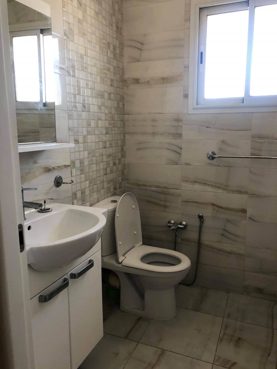 Raoued&nbsp;Ariana Essoughra&nbsp;Location&nbsp;Appart. 1 pi�ce&nbsp;Pour fille s1 r�sidence galaxy c�t� esprit