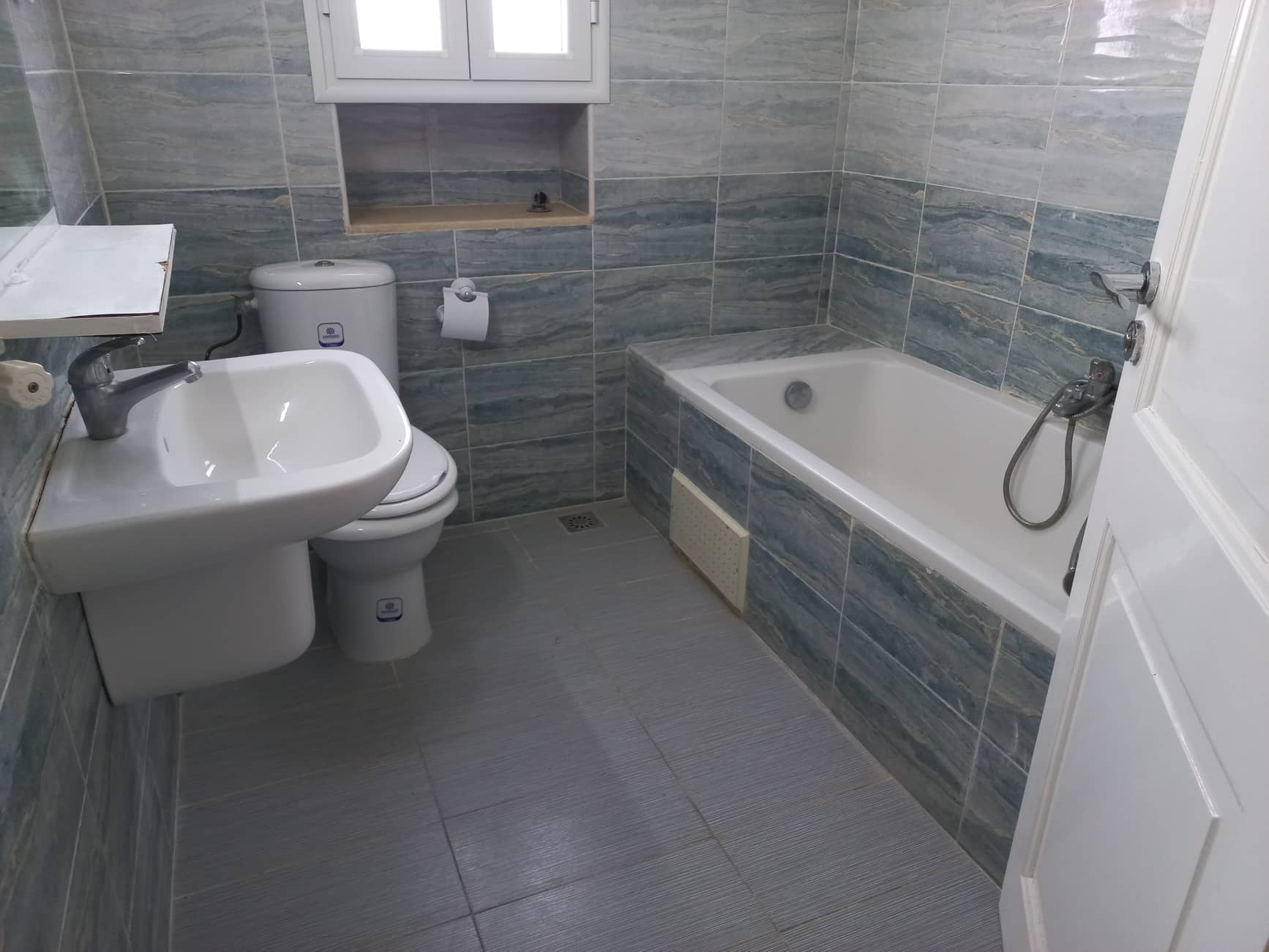 La Marsa&nbsp;El Aouina&nbsp;Location&nbsp;Appart. 3 pi�ces&nbsp;Spacieux s3 pr�s monoprix ain zaghouan nord