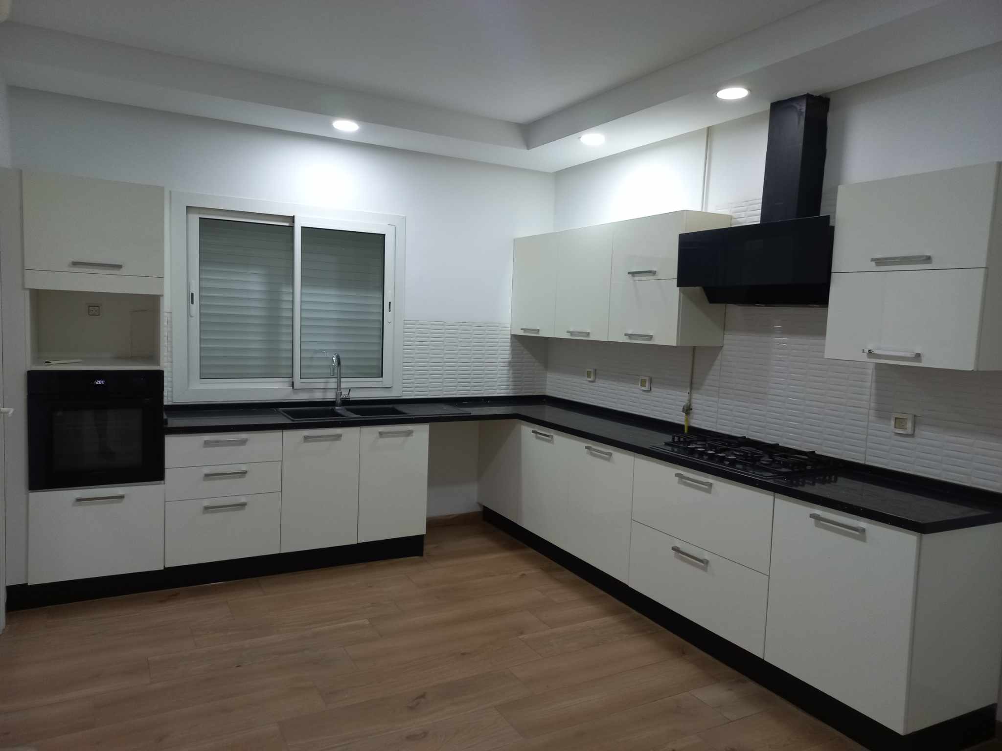 La Soukra&nbsp;La Soukra&nbsp;Location&nbsp;Appart. 2 pi�ces&nbsp;Spacieux s2 pas loin du closerie ain zaghouan