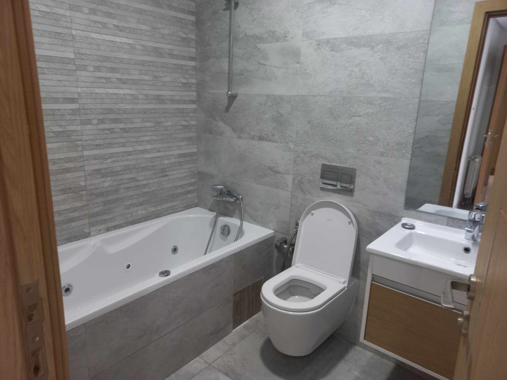 La Soukra&nbsp;La Soukra&nbsp;Location&nbsp;Appart. 2 pi�ces&nbsp;Spacieux s2 pas loin du closerie ain zaghouan